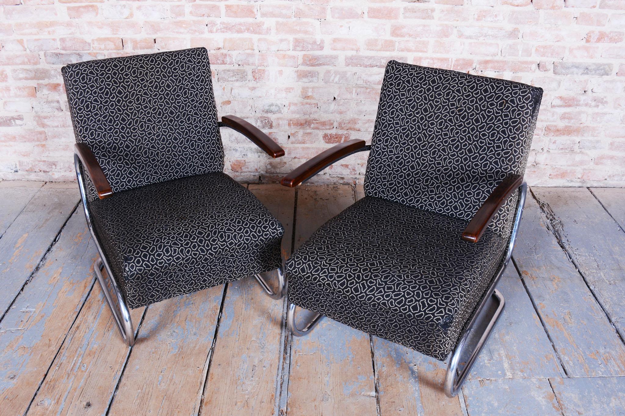 20ième siècle Paire de fauteuils Bauhaus restaurés, par Mücke & Melder, hêtre, chrome, tchèque, années 1930 en vente