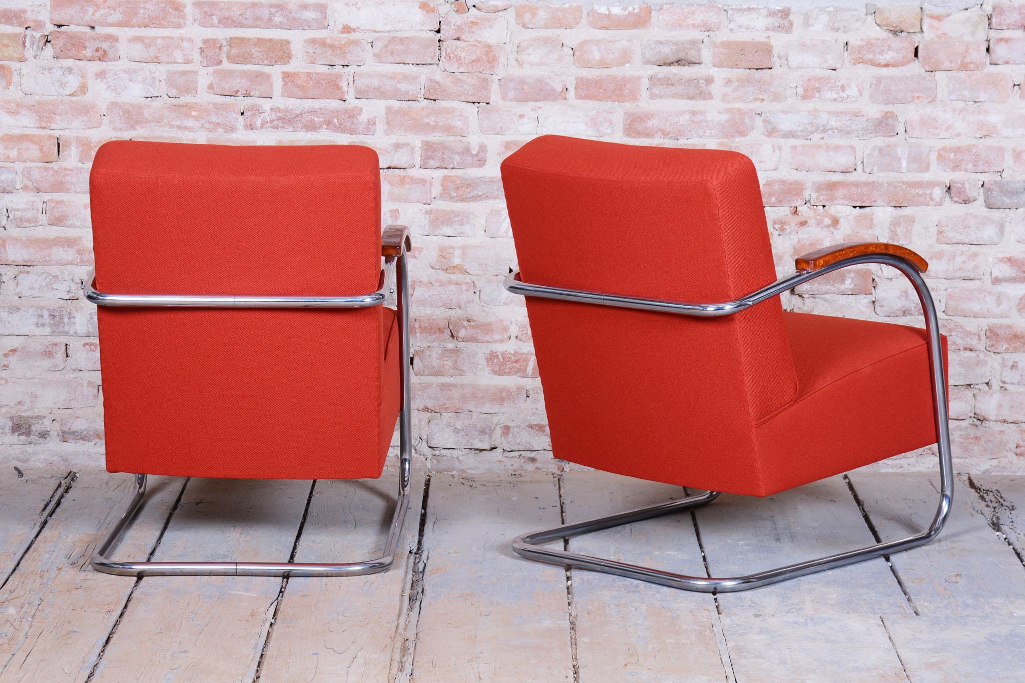 Steel Pair of Restored Bauhaus Armchairs, by Mücke-Melder, Beech, Chrome, Czech, 1930s For Sale