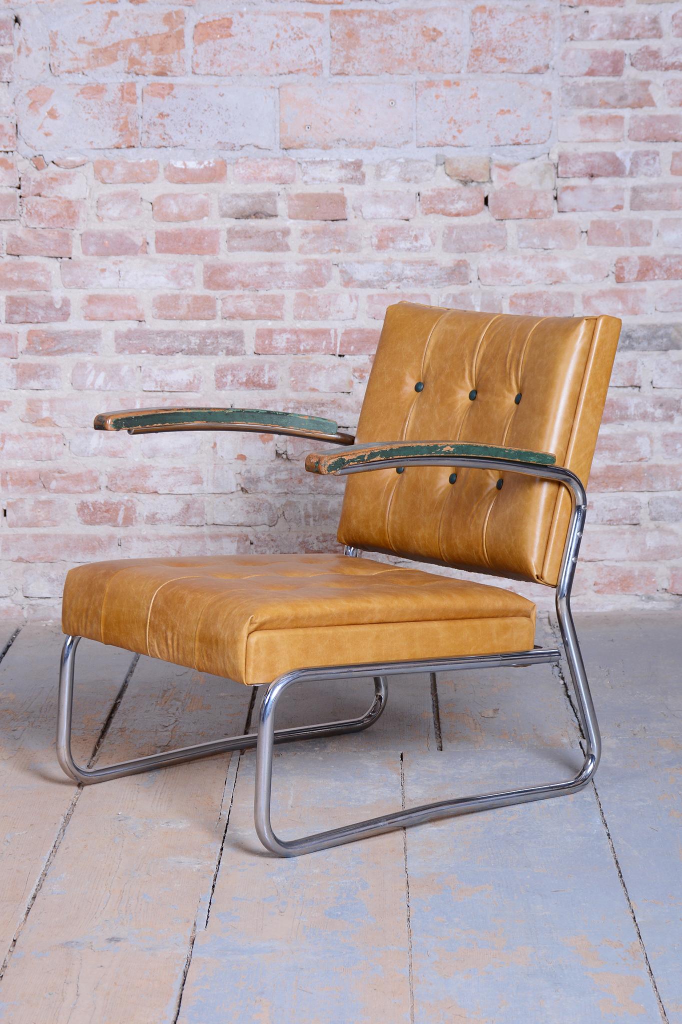 Acier Paire de fauteuils Bauhaus restaurés, par Mücke & Melder, hêtre, chrome, tchèque, années 1930 en vente