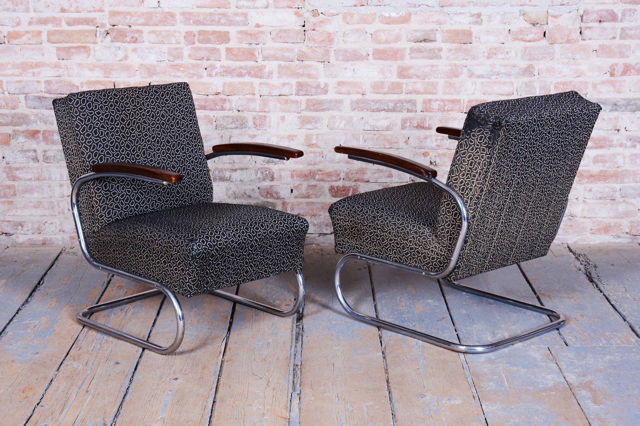 Paire de fauteuils Bauhaus restaurés, par Mücke & Melder, hêtre, chrome, tchèque, années 1930 en vente 1