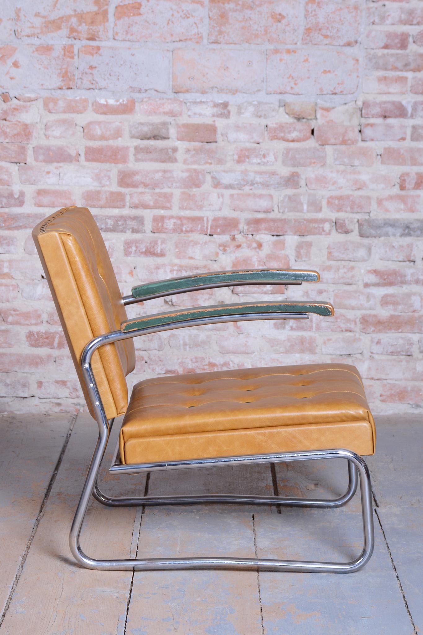 Paire de fauteuils Bauhaus restaurés, par Mücke & Melder, hêtre, chrome, tchèque, années 1930 en vente 3
