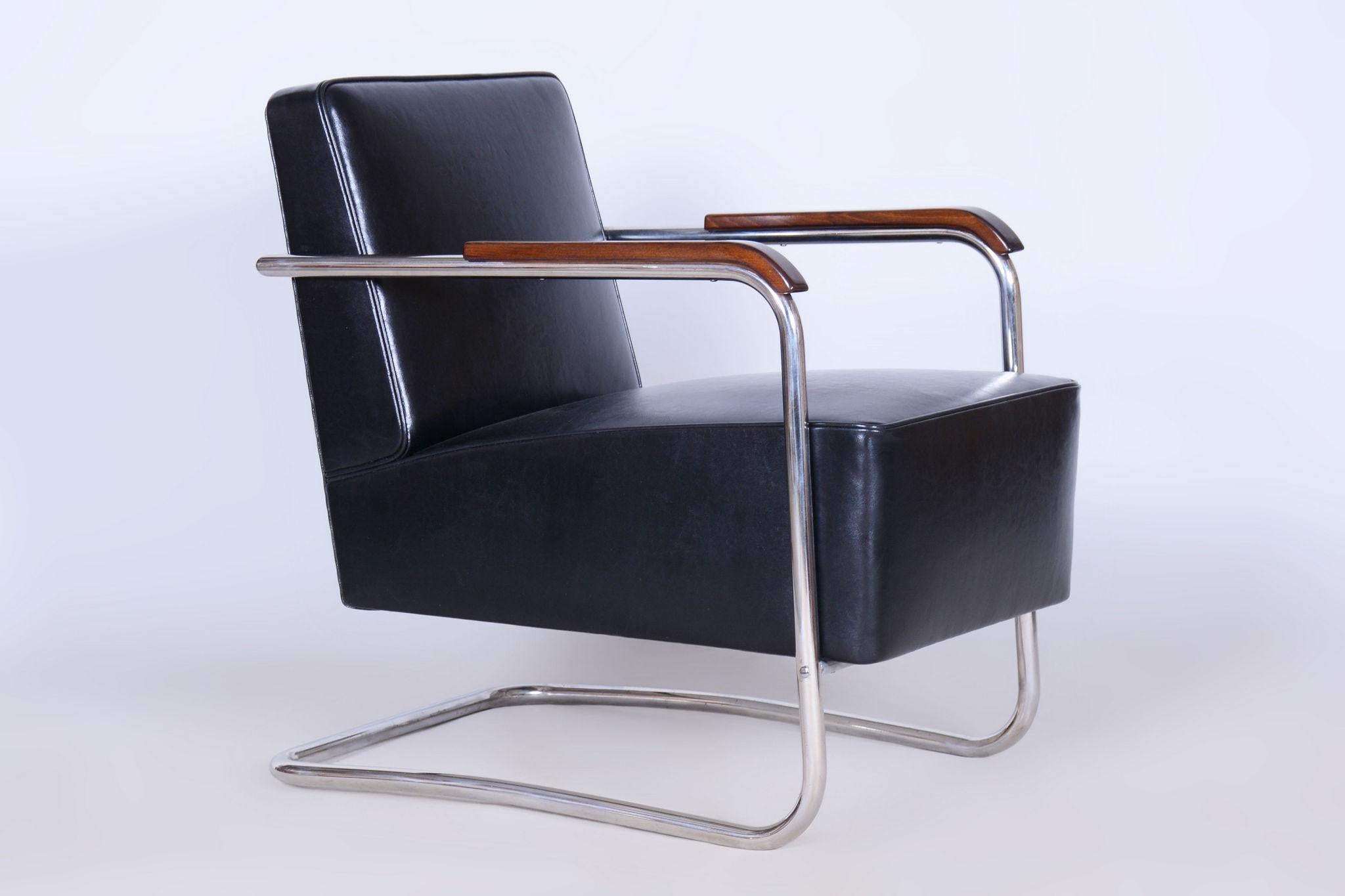 20ième siècle Paire de fauteuils Bauhaus restaurés, par Mücke & Melder, cuir, tchèque, années 1930 en vente