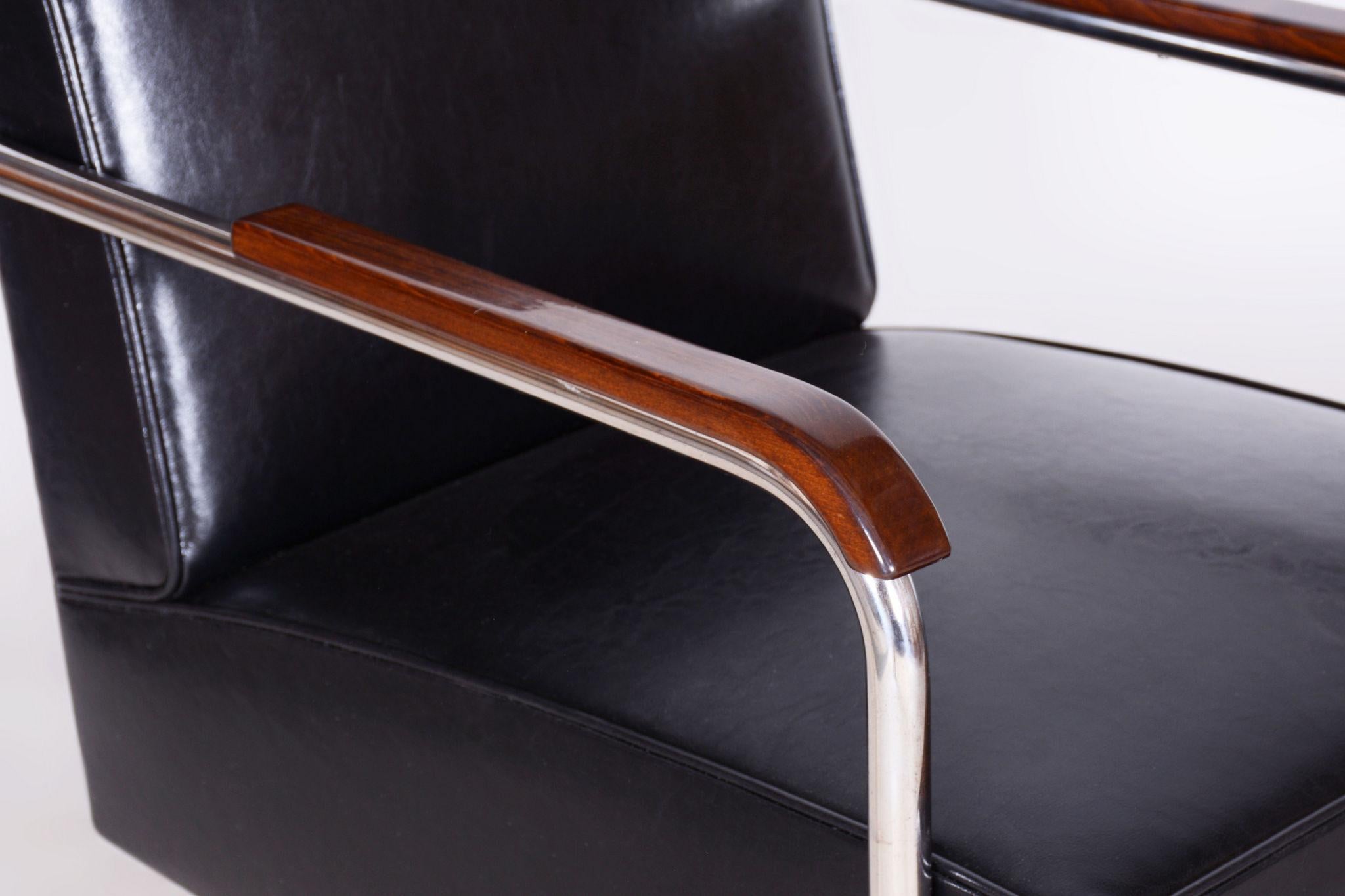 Acier Paire de fauteuils Bauhaus restaurés, par Mücke & Melder, cuir, tchèque, années 1930 en vente