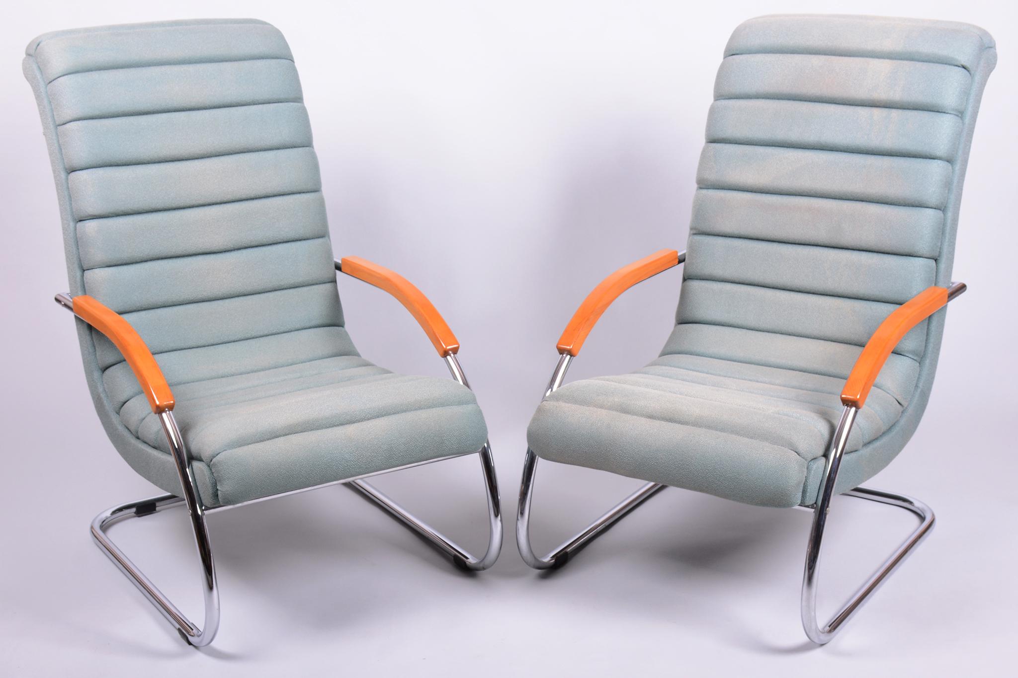 Te presentamos la icónica pareja de sillones K 32 de estilo Bauhaus, uno de los modelos más famosos diseñados para las renombradas Fábricas Slezák (Slezákovy závody) de Checoslovaquia durante la primera mitad del siglo XX. Este diseño encarna a la