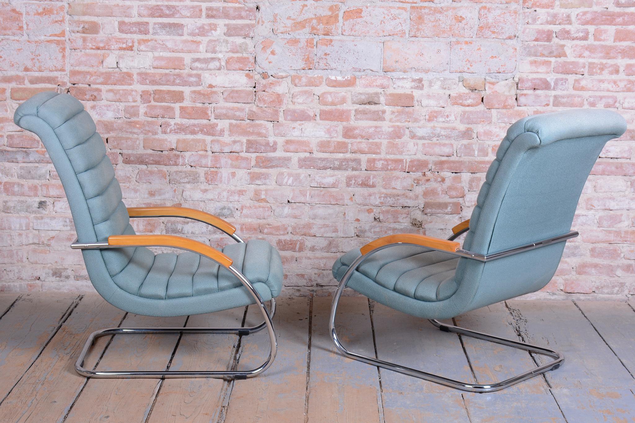 Pareja de sillones Bauhaus restaurados, de R.Slezak, modelo K32, cromados, República Checa, años 30 mediados del siglo XX en venta