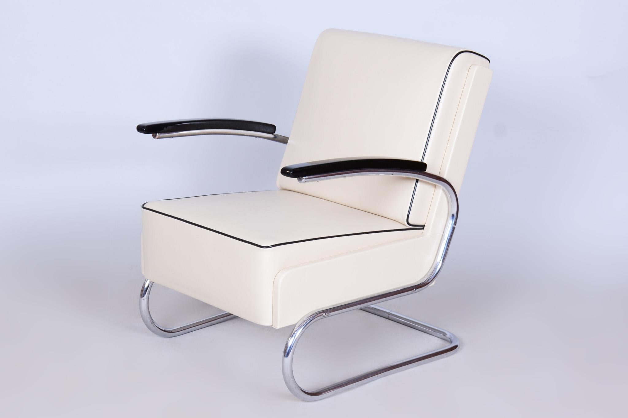 Architecte : Willem Hendrik Gispen
Modèle de fauteuil Fn 24

Ce fauteuil emblématique du Bauhaus provient de Tchécoslovaquie et date de la première moitié du XXe siècle. Il a été fabriqué par Mücke-Melder et porte le numéro de catalogue Fn24. Le