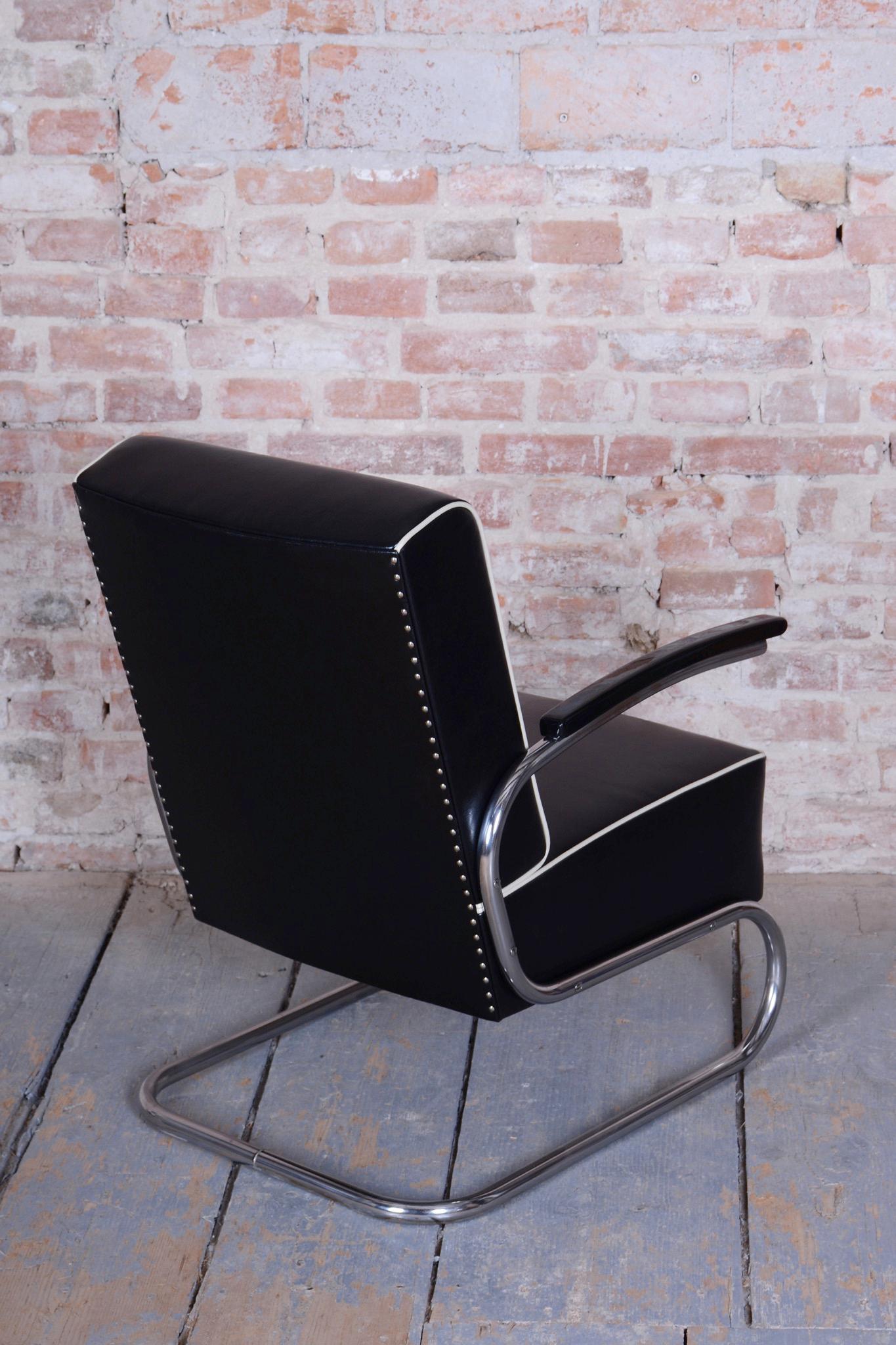 Paire de fauteuils Bauhaus restaurés, Mücke & Melder, cuir, chrome, tchèque, années 1930 en vente 4