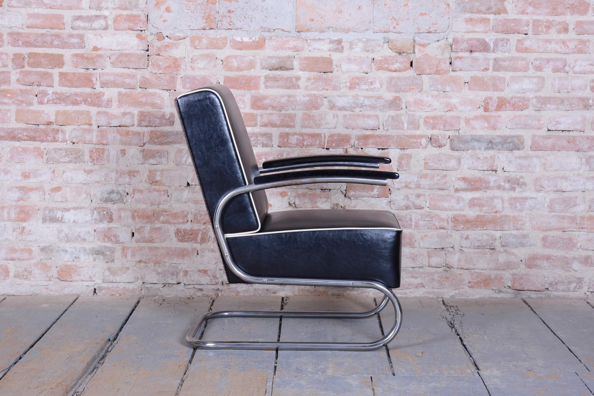 Paire de fauteuils Bauhaus restaurés, Mücke & Melder, cuir, chrome, tchèque, années 1930 en vente 5