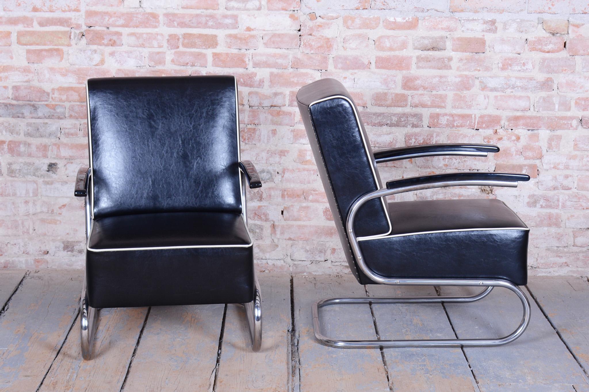 Tchèque Paire de fauteuils Bauhaus restaurés, Mücke & Melder, cuir, chrome, tchèque, années 1930 en vente