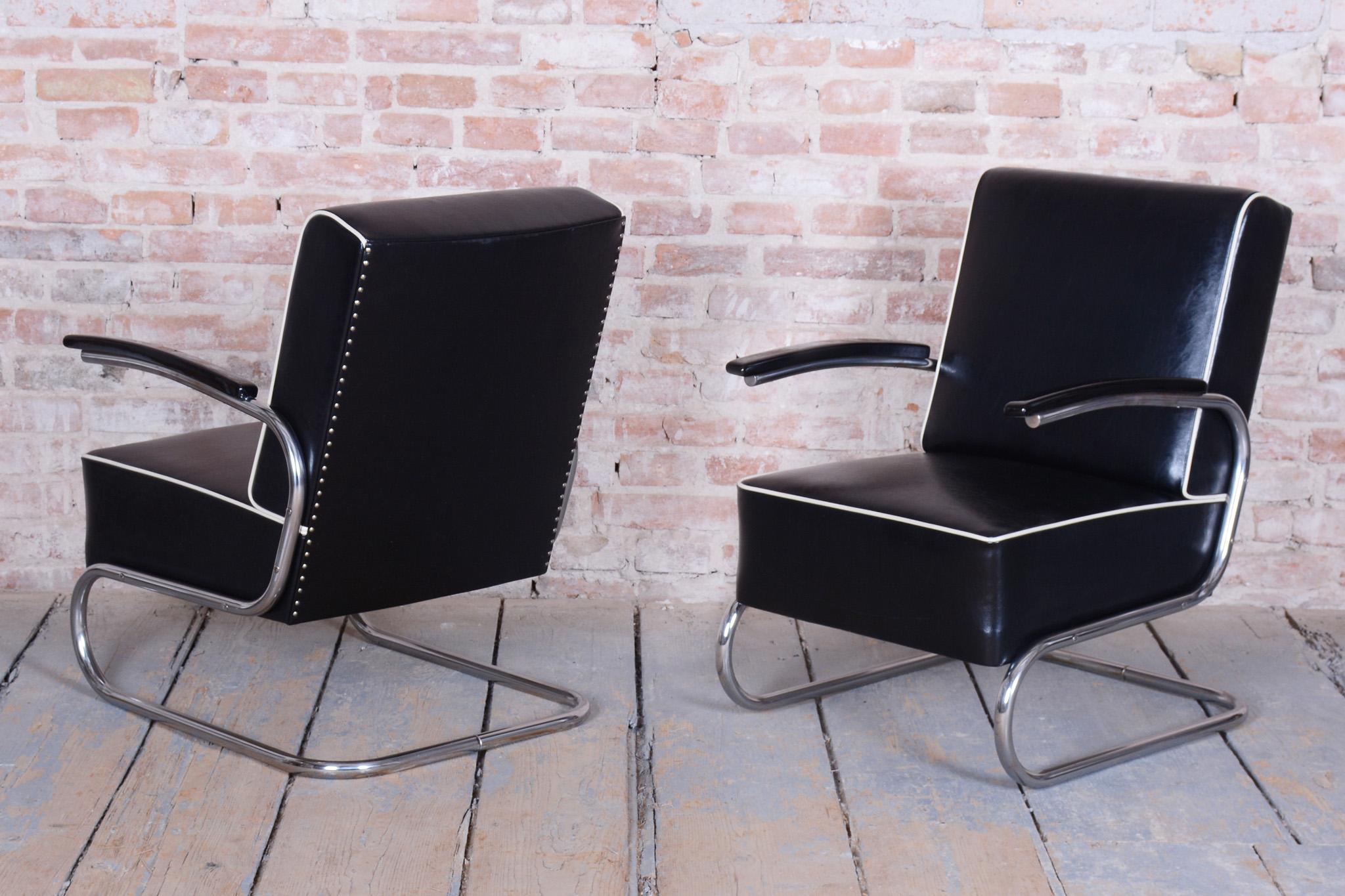 Paire de fauteuils Bauhaus restaurés, Mücke & Melder, cuir, chrome, tchèque, années 1930 Bon état - En vente à Brandys nad Labem, Středočeský kraj