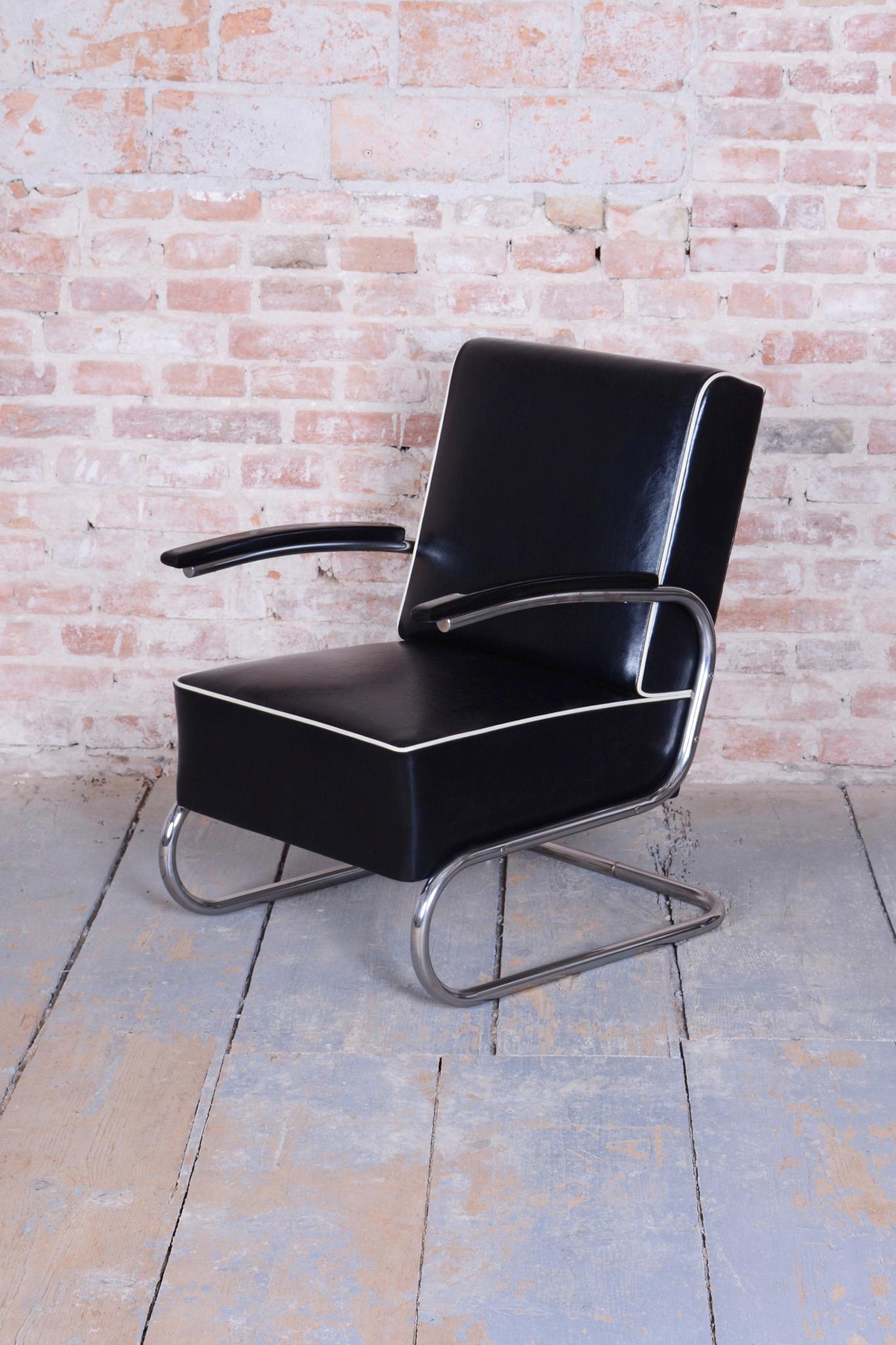 20ième siècle Paire de fauteuils Bauhaus restaurés, Mücke & Melder, cuir, chrome, tchèque, années 1930 en vente