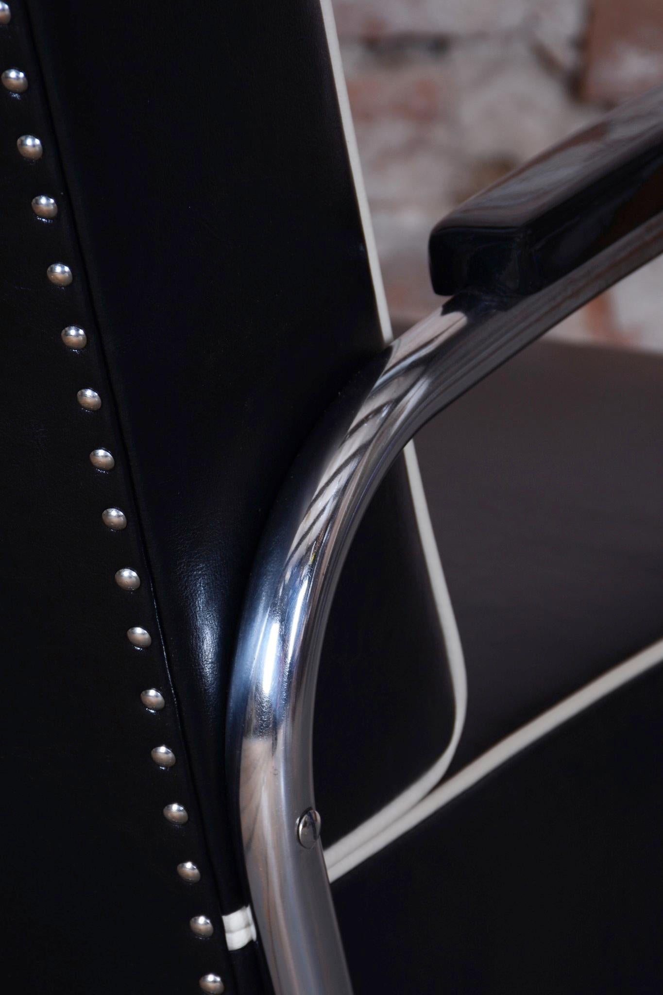 Paire de fauteuils Bauhaus restaurés, Mücke & Melder, cuir, chrome, tchèque, années 1930 en vente 3