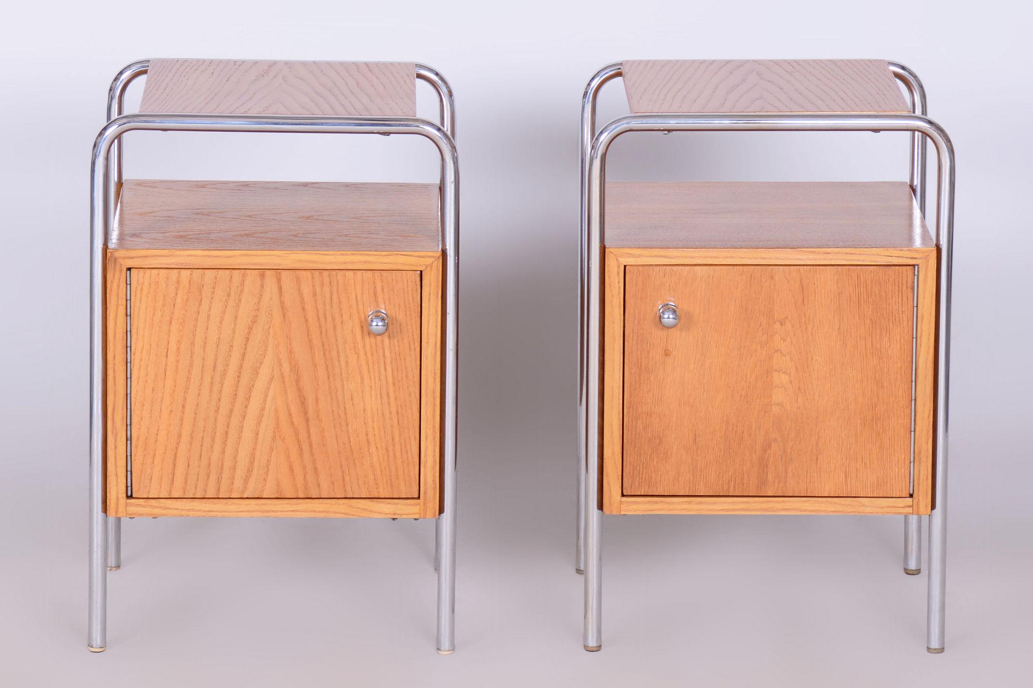 Pareja de mesillas de noche Bauhaus restauradas, de R. Slezák, cromadas, República Checa, años 30 en venta 2
