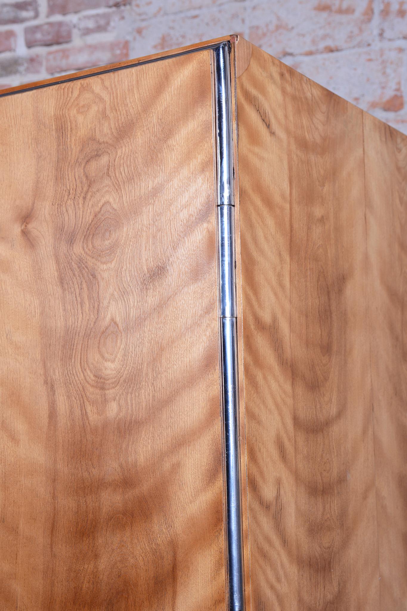 Paar restaurierte Bauhaus-Schränke, von H.J.Hagemann, Mücke-Melder, Tschechien, 1930er Jahre (Mitte des 20. Jahrhunderts) im Angebot