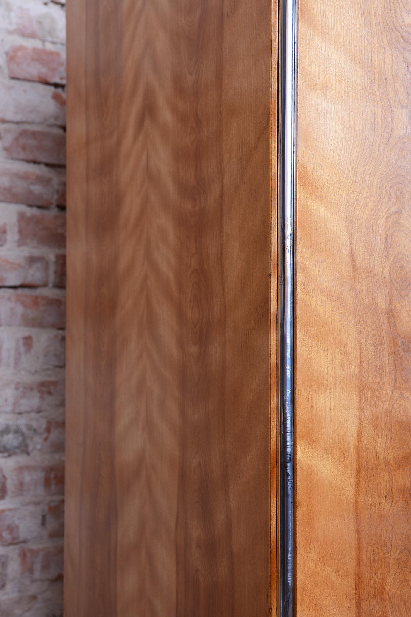 Paar restaurierte Bauhaus-Schränke, von H.J.Hagemann, Mücke-Melder, Tschechien, 1930er Jahre im Angebot 2