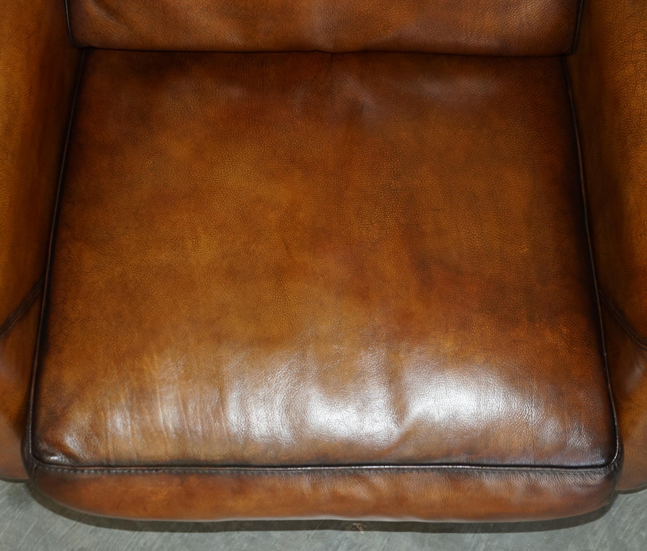 Paire de fauteuils Love Seat en cuir Baxter Bergere, teint à la main, couleur Cigar Brown, restaurés en vente 5