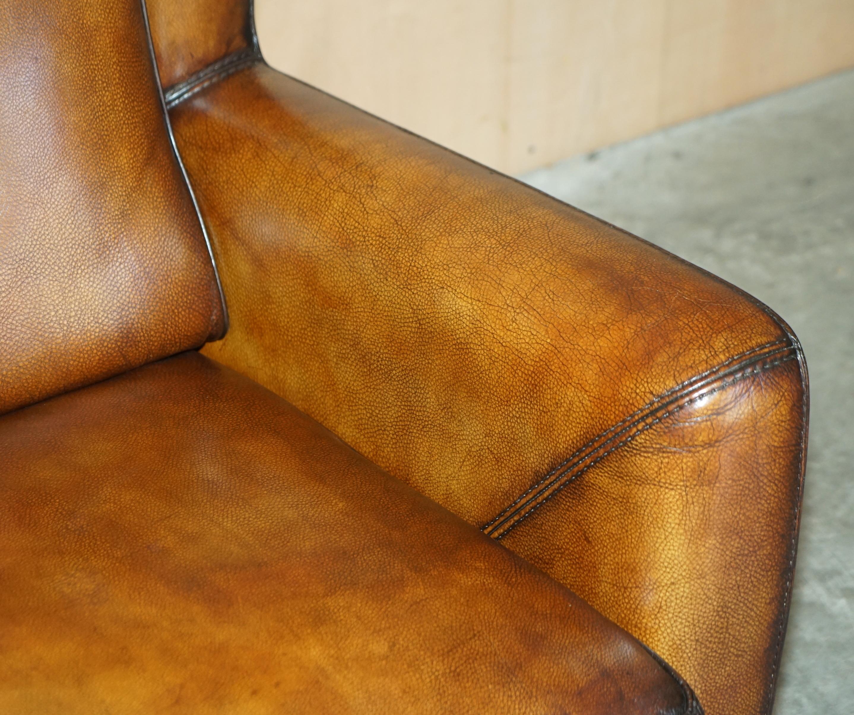 Paire de fauteuils Love Seat en cuir Baxter Bergere, teint à la main, couleur Cigar Brown, restaurés en vente 7