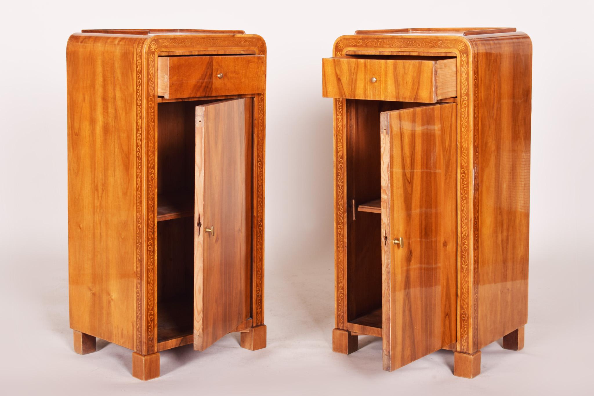 Pair of Restored Bohemian Biedermeier Walnut Bed-Side Tables, 19th Century In Good Condition In Horomerice, CZ