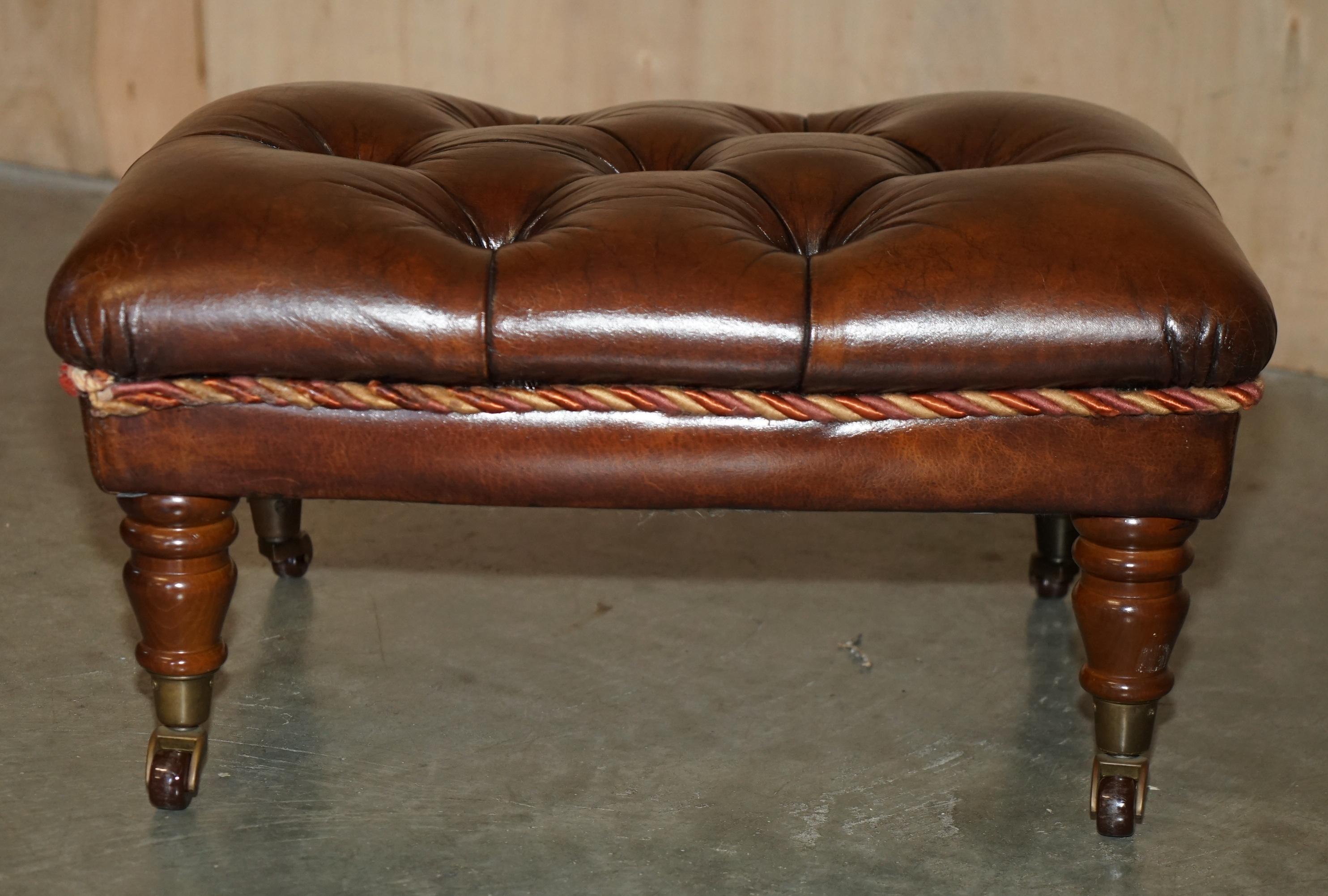 PAAR RESTORED BROWN LEATHER CHESTERFIELD TUFTED PORCELAIN CASTORS FOOTSTOOLs im Angebot 5