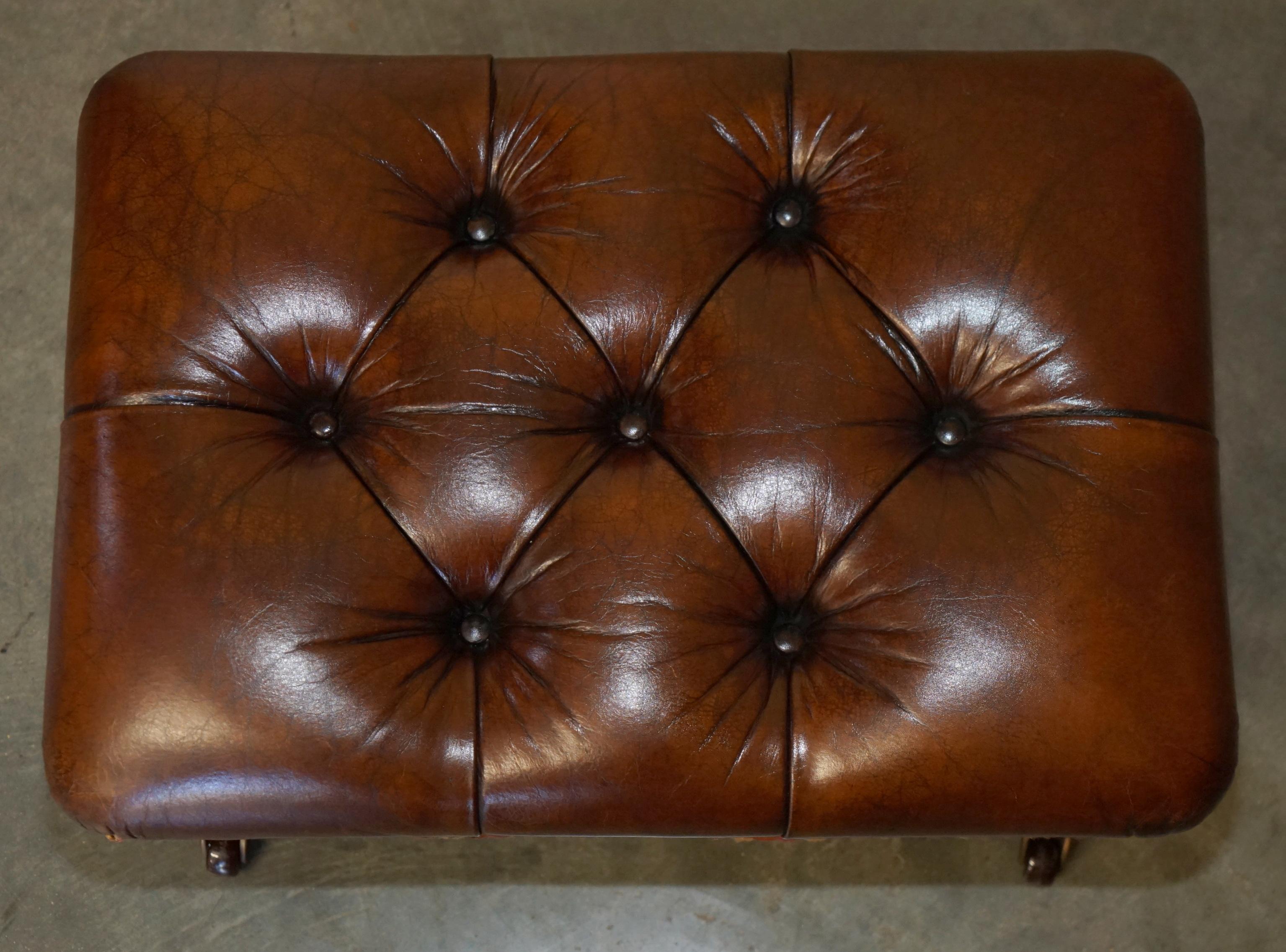 PAAR RESTORED BROWN LEATHER CHESTERFIELD TUFTED PORCELAIN CASTORS FOOTSTOOLs im Angebot 6