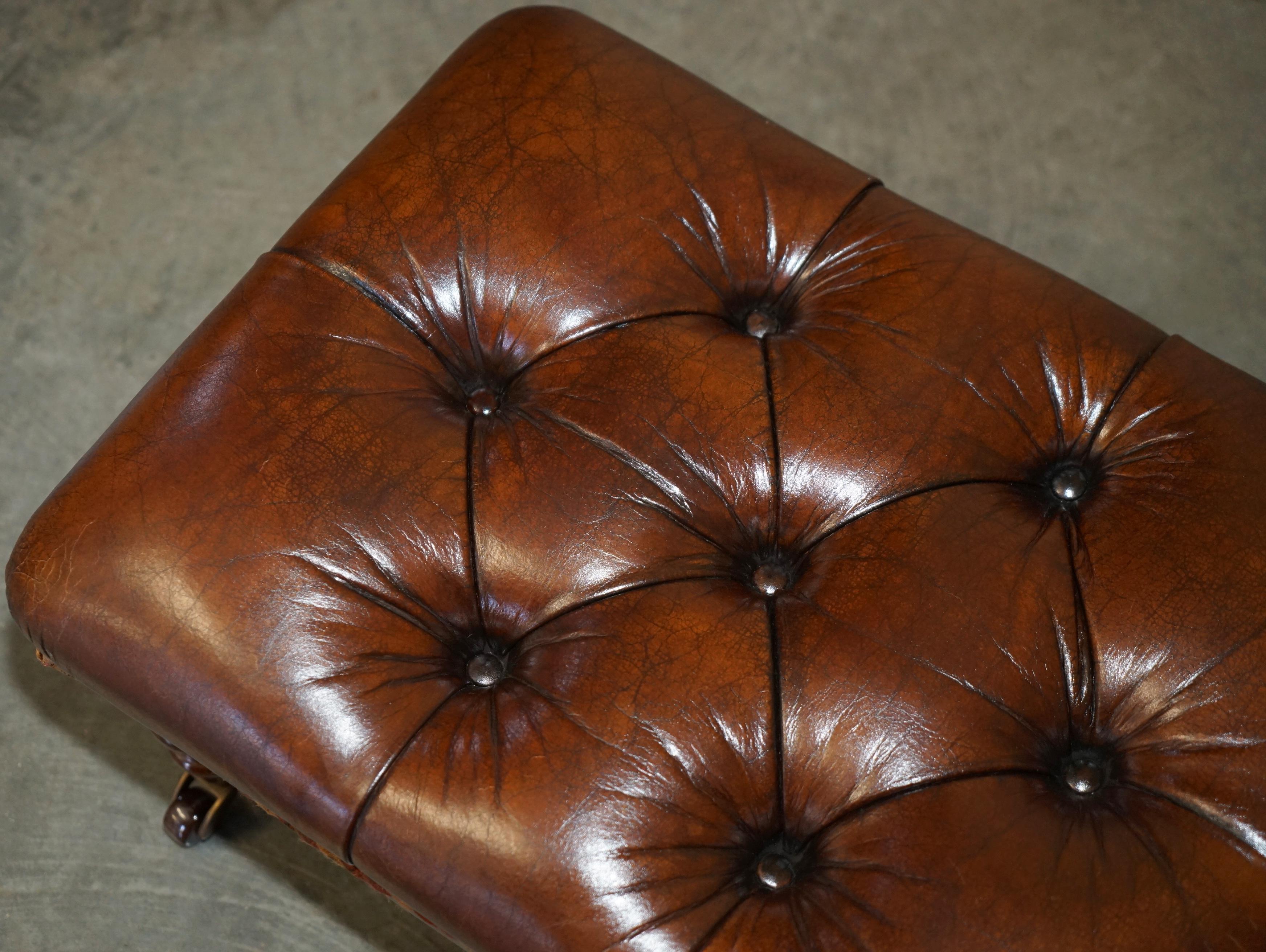 PAAR RESTORED BROWN LEATHER CHESTERFIELD TUFTED PORCELAIN CASTORS FOOTSTOOLs im Angebot 7