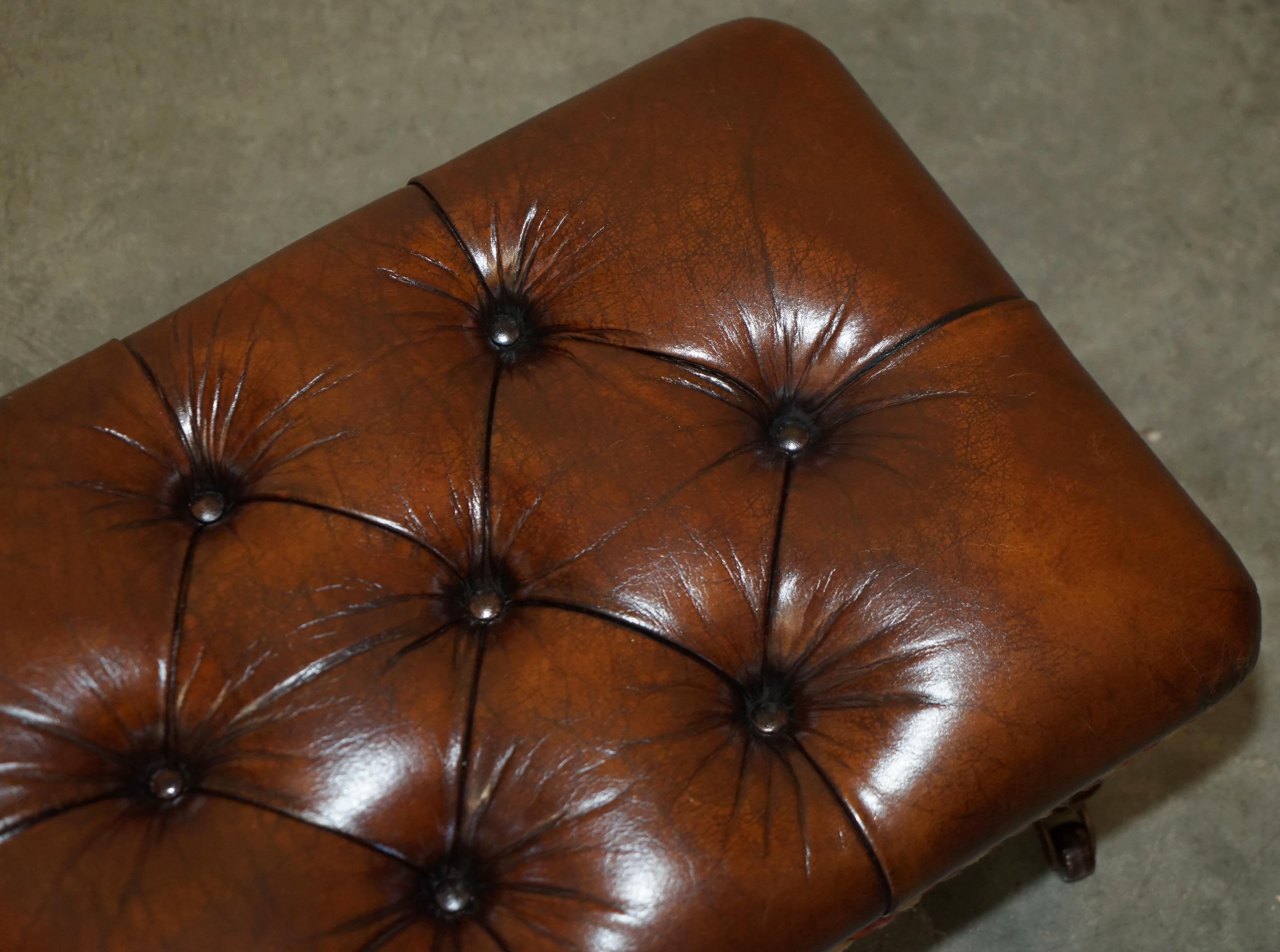 PAAR RESTORED BROWN LEATHER CHESTERFIELD TUFTED PORCELAIN CASTORS FOOTSTOOLs im Angebot 8