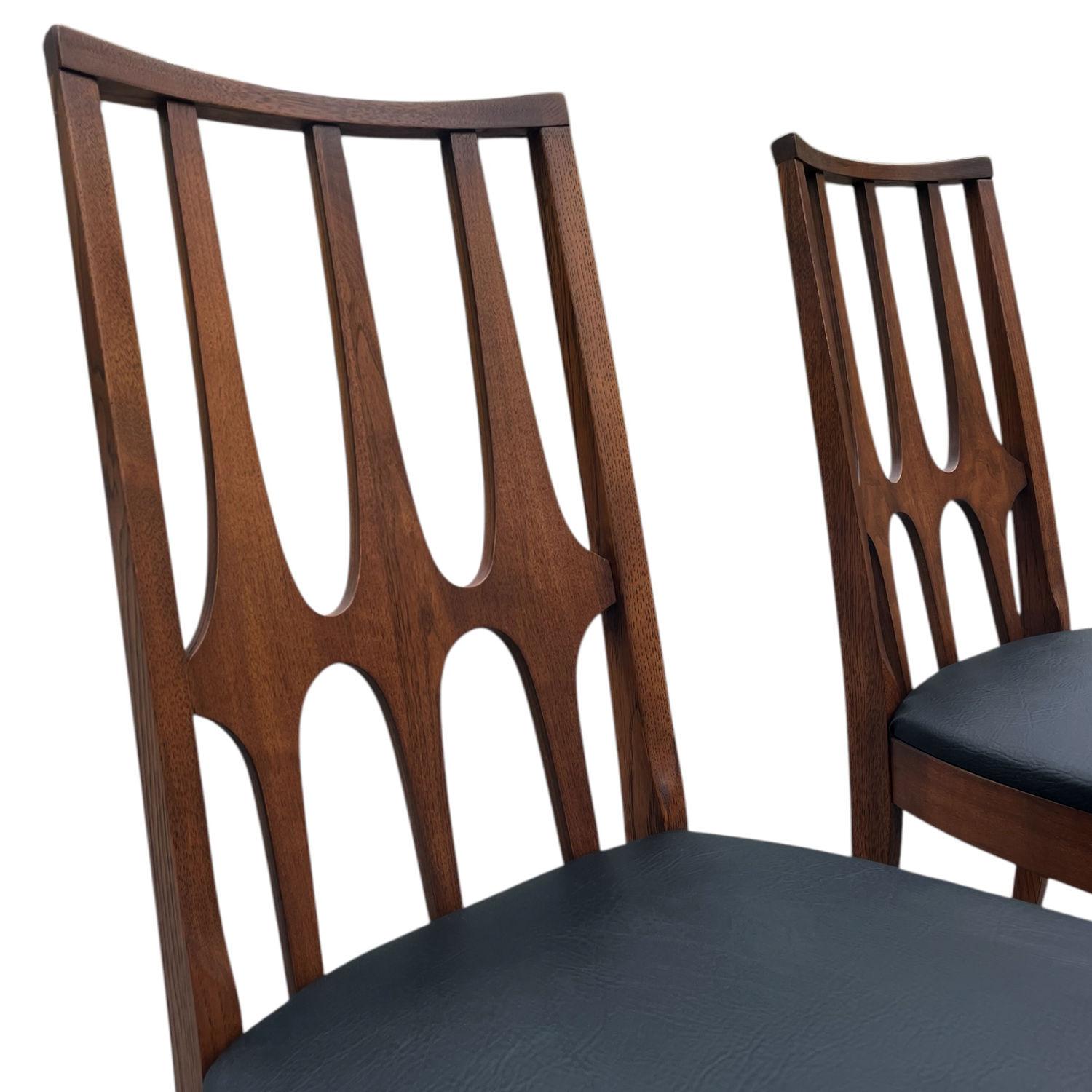 Coppia di sedie da pranzo Broyhill Brasilia, restaurate e di stile moderno del medio secolo 3