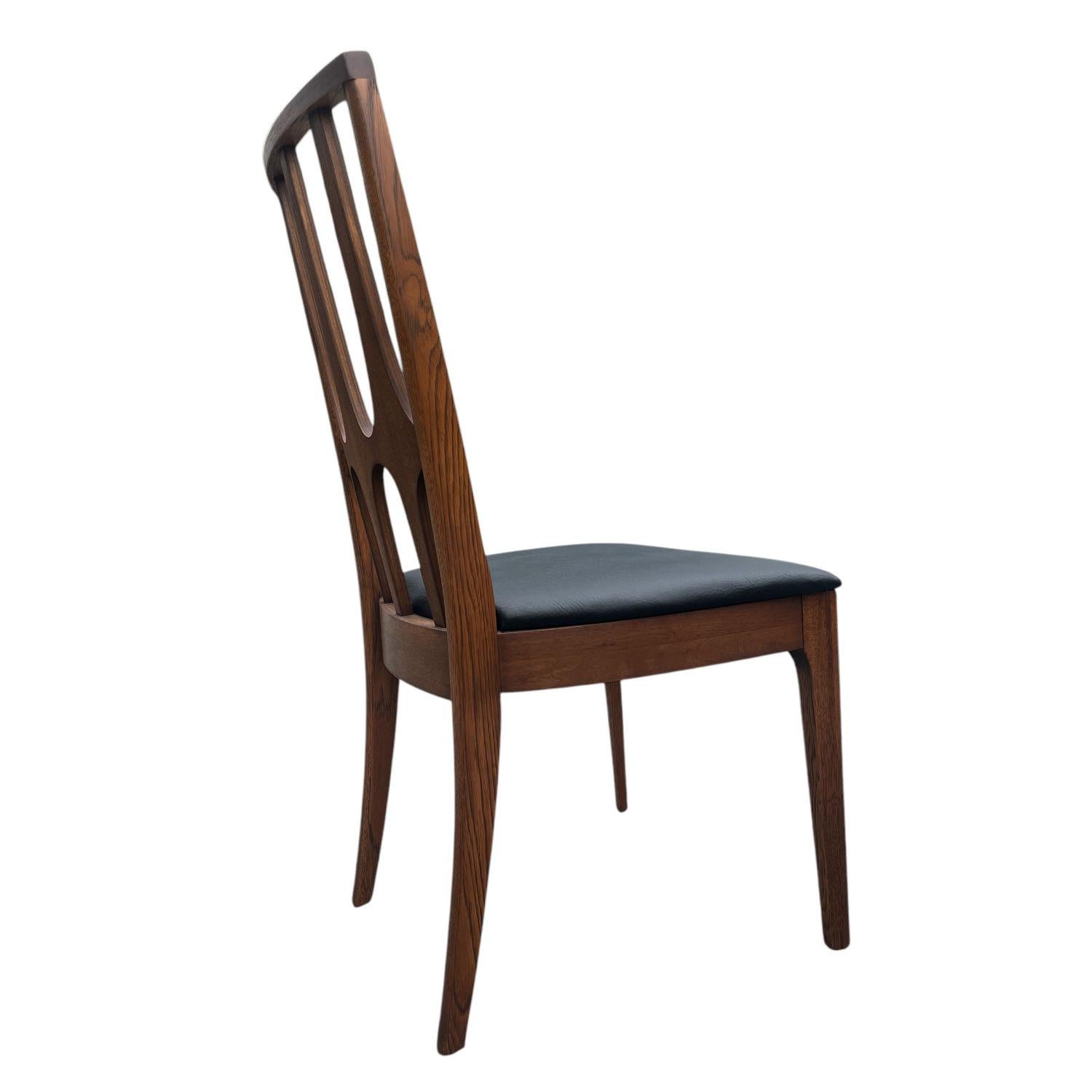 Coppia di sedie da pranzo Broyhill Brasilia, restaurate e di stile moderno del medio secolo 2
