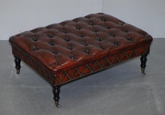 Paire de tabourets de repose-pieds en forme de cœur en cuir marron Chesterfield restaurés
