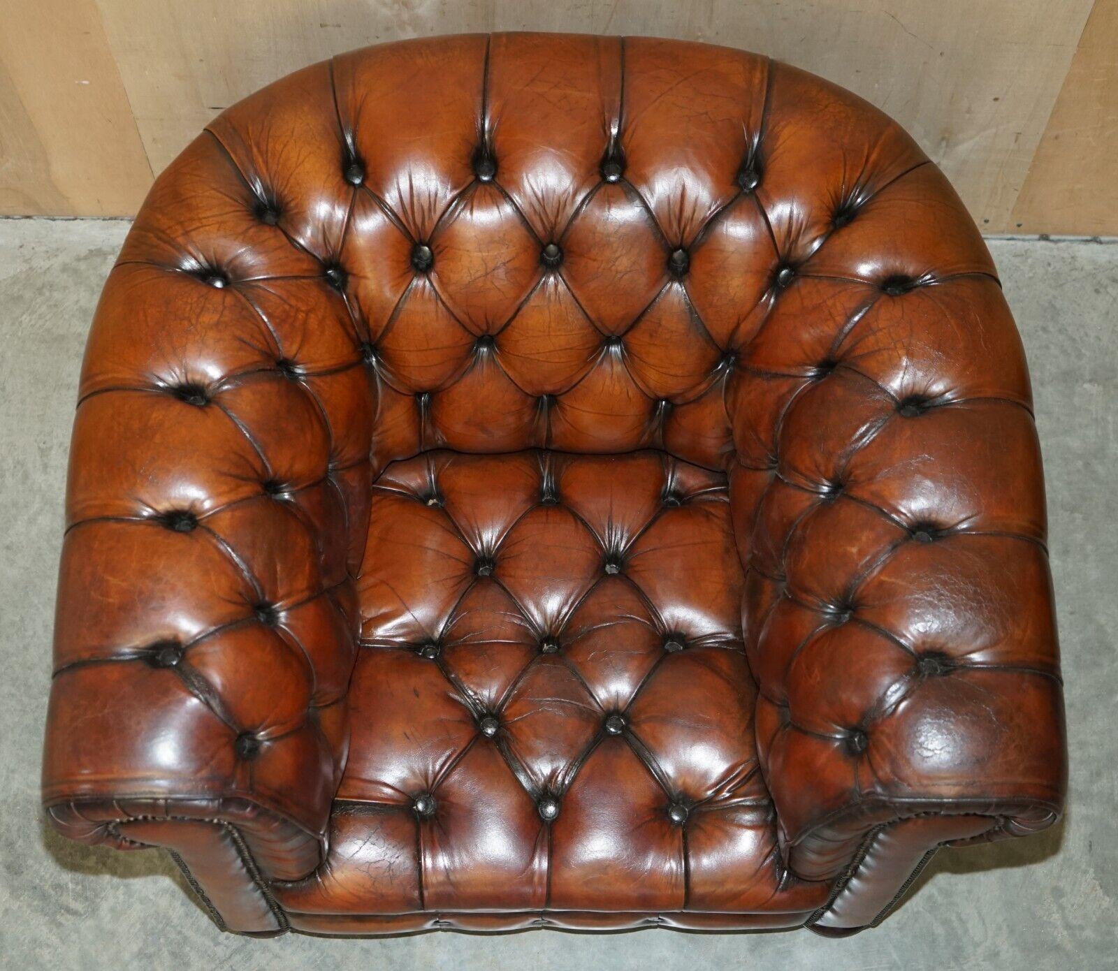 PAIR OF RESTORED CHESTERFIELD CLUB ARMCHAiRS WONDERFUL HAND DYED BROWN LEATHER 3