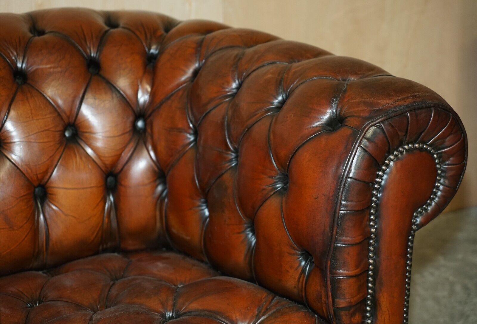PAIR OF RESTORED CHESTERFIELD CLUB ARMCHAiRS WONDERFUL HAND DYED BROWN LEATHER 1