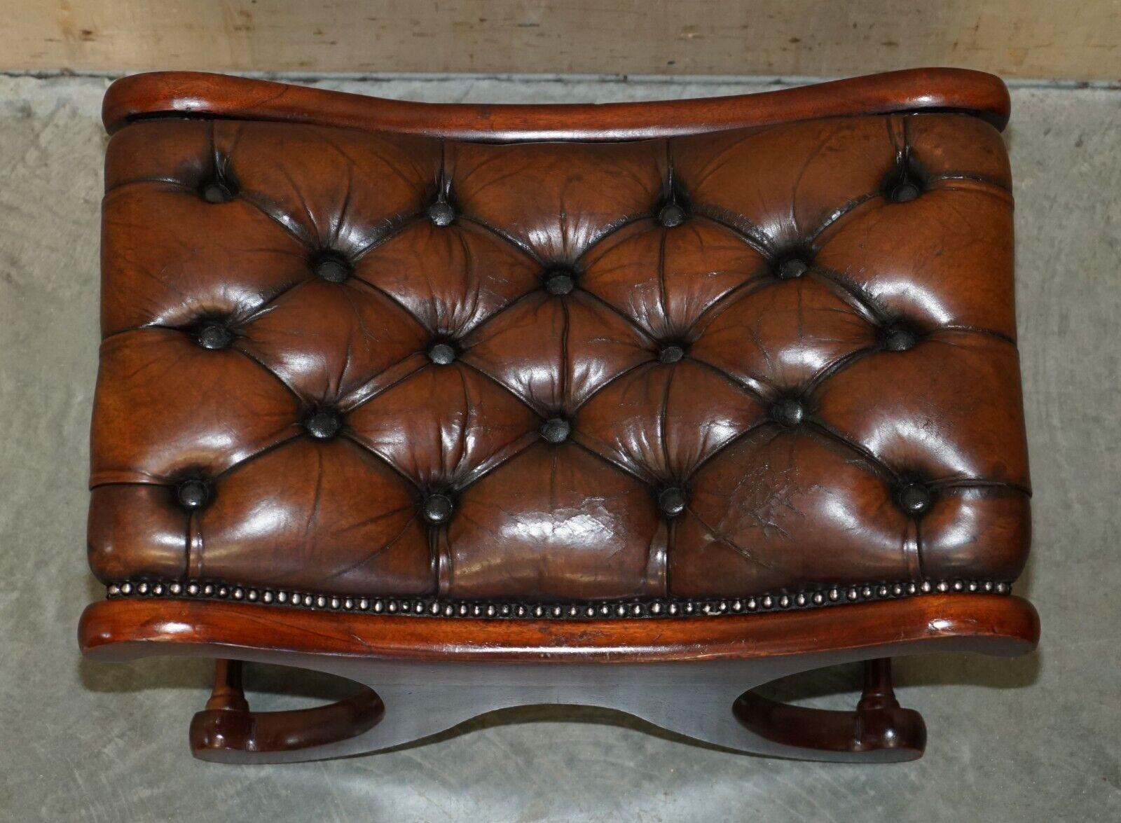 Hand-Carved PAIR OF RESTORED CHESTERFIELD FOOTSTOOL OTTOMANS IN RiCH HAND DYED BROWN LEATHER For Sale