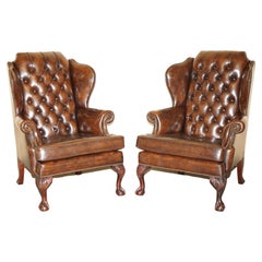 Paar restaurierte Claw & Ball Chesterfield Wingback Brown Leder Sessel