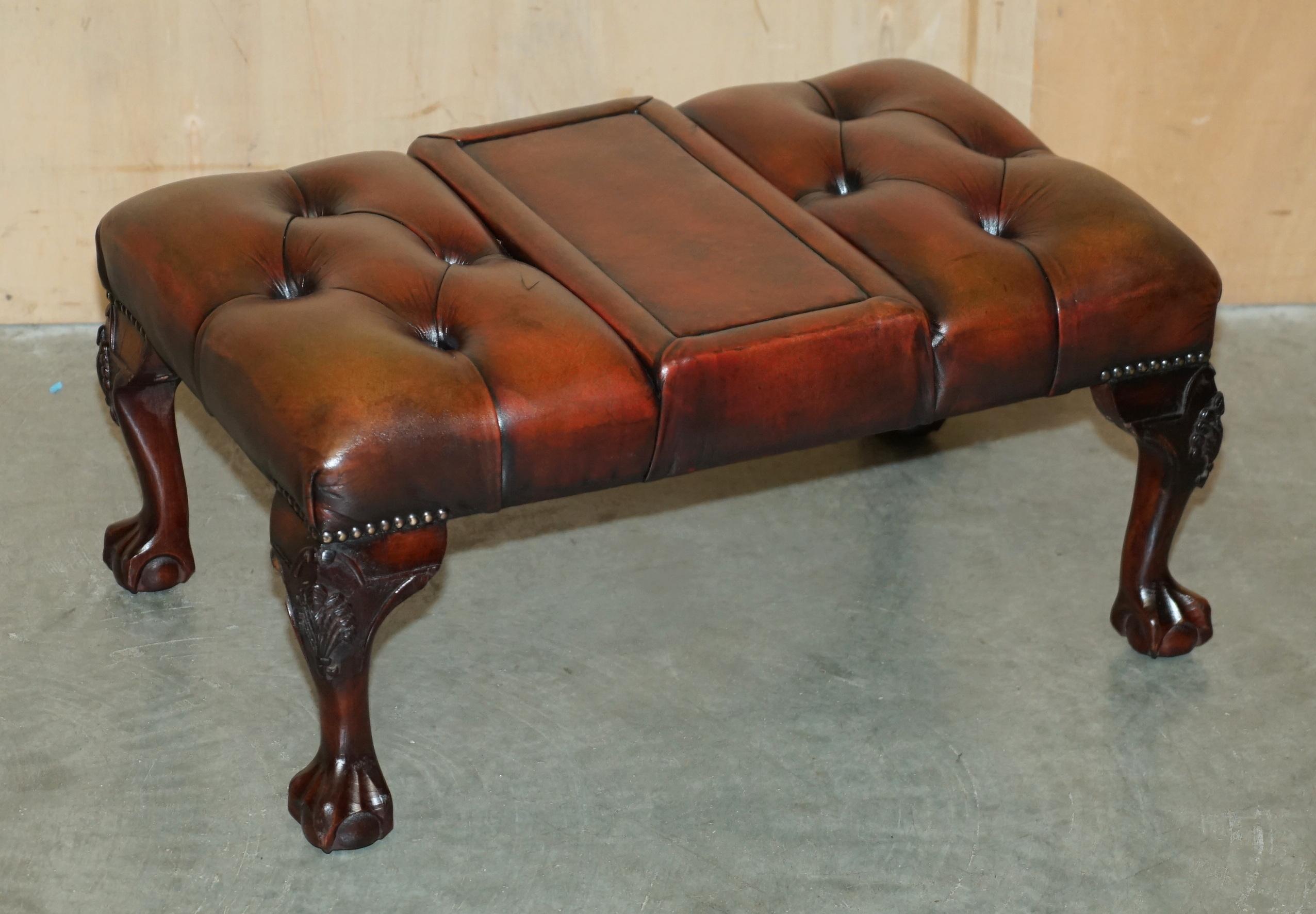 Paire de tabourets de pied restaurés en cuir CHESTERFIELD teint à la main de The Claw et Ball and Ball. en vente 5