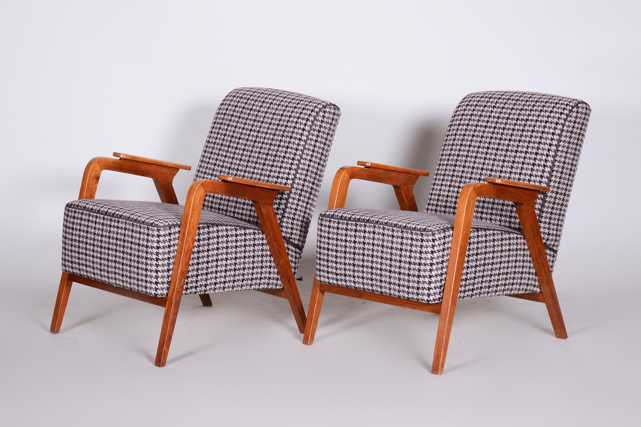 Pair of Restored Czech Midcentury Brown Beech Armchairs, 1940s, New Upholstery In Good Condition In Horomerice, CZ