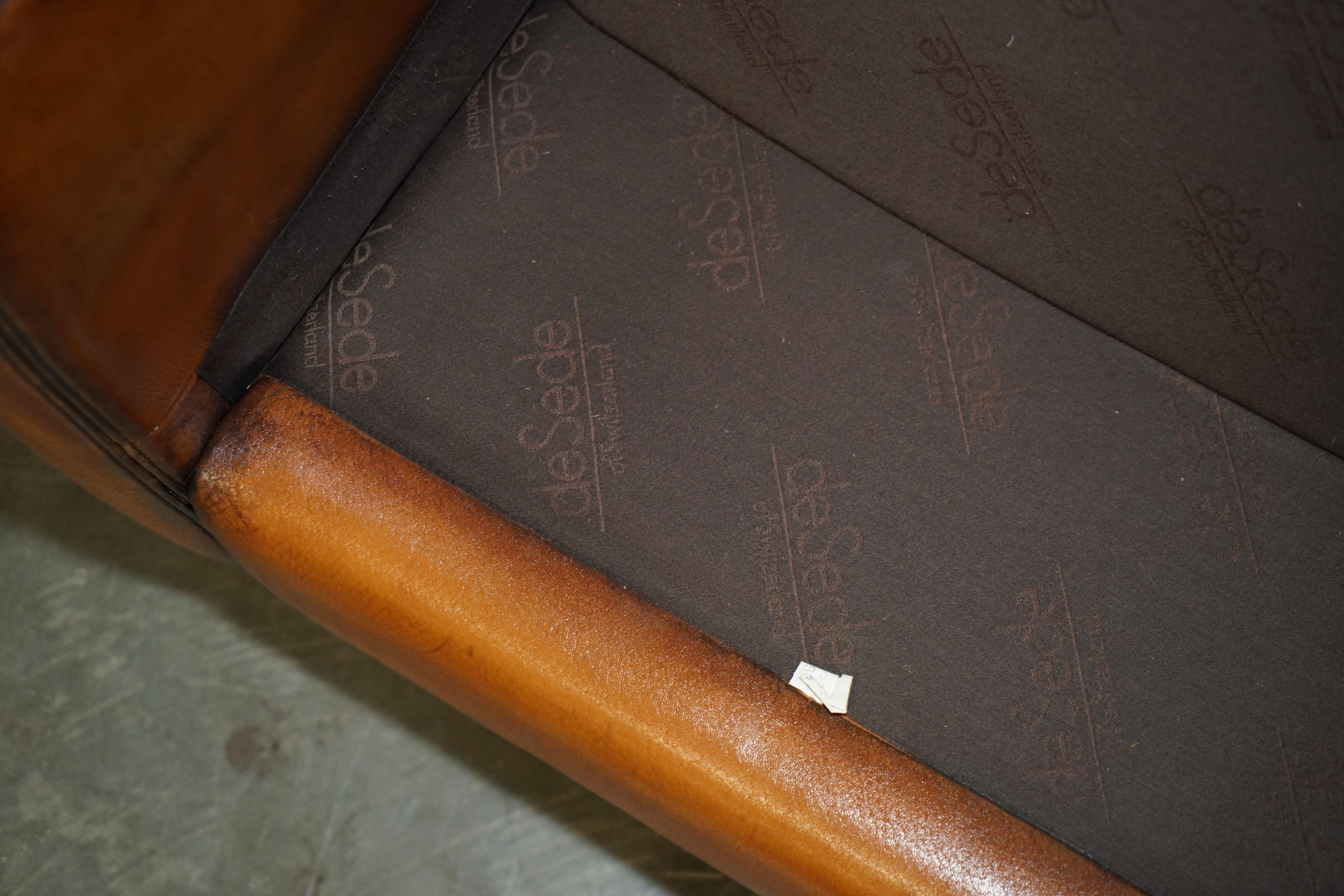 PAIR OF RESTORED DE SEDE DS17 BROWN BUFFALO NECK LEATHER ARMCHAIRS & FOOTSTOOLs im Angebot 5