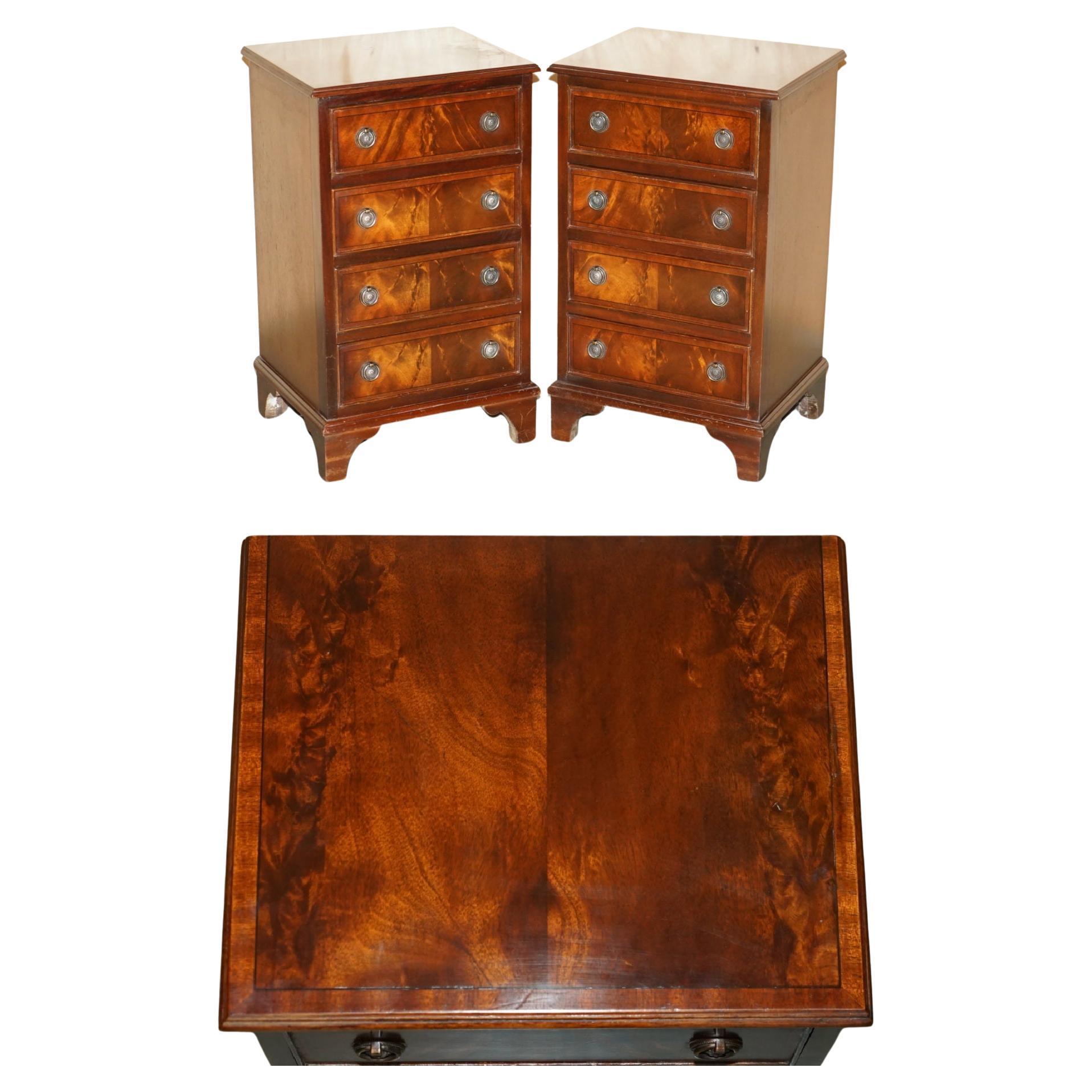 PAR DE MESA LATERAL FRANCESA RESTAURADA DE MADERA BATIDA PULIDA PULIDA