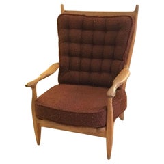 Paire de fauteuils Guilleme et Charbonnet restaurés en chêne et Capitonne