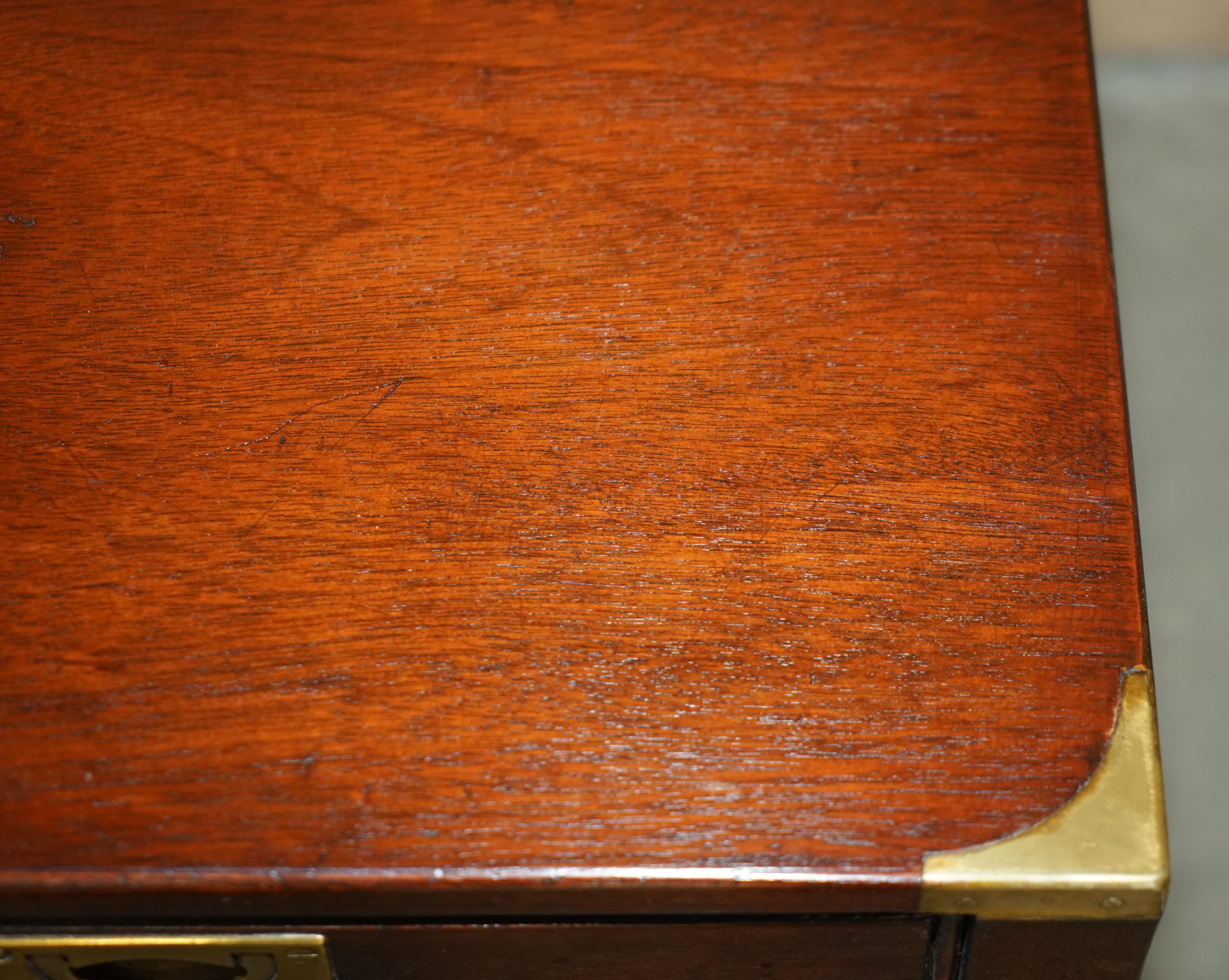 Paire de tables de campagne militaires à un tiroir en bois dur de Harrods Kennedy restaurées en vente 7
