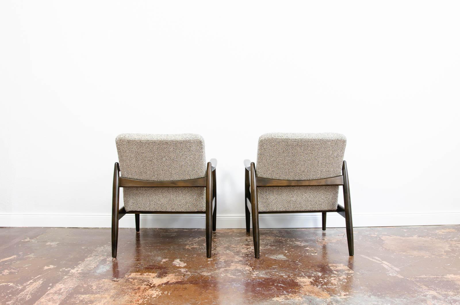 Pair Of Mid Century GFM64 Armchairs By Edmund Homa, 1960's In Good Condition For Sale In Wroclaw, PL
