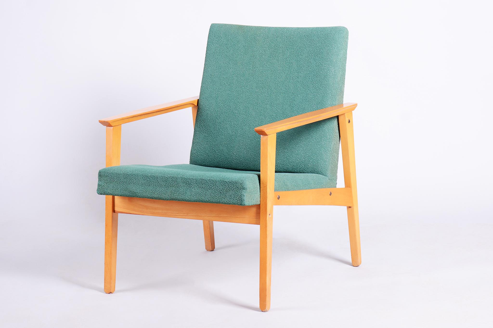 Mid-Century moderno Coppia di poltrone di metà secolo restaurate, di Jitona Soběslav, Beeche, Repubblica Ceca. 1960s in vendita