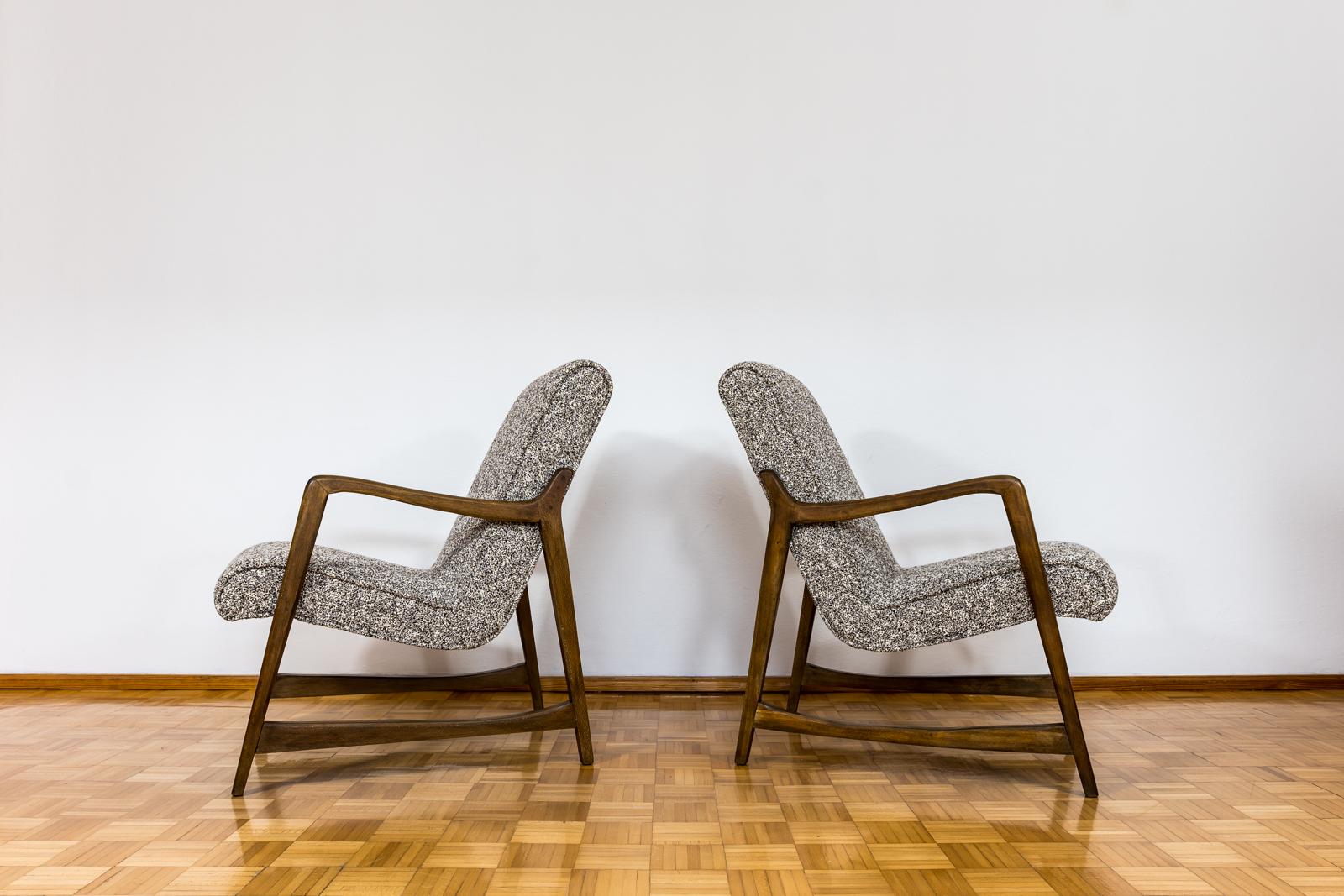 Restaurierte Sessel aus der Mitte des Jahrhunderts, Stoff von Kvadrat, 1960er Jahre, Paar im Angebot 1
