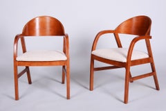 Paire de fauteuils du milieu du siècle restaurés, retapissés, bois de cerisier, tchèque, années 1970