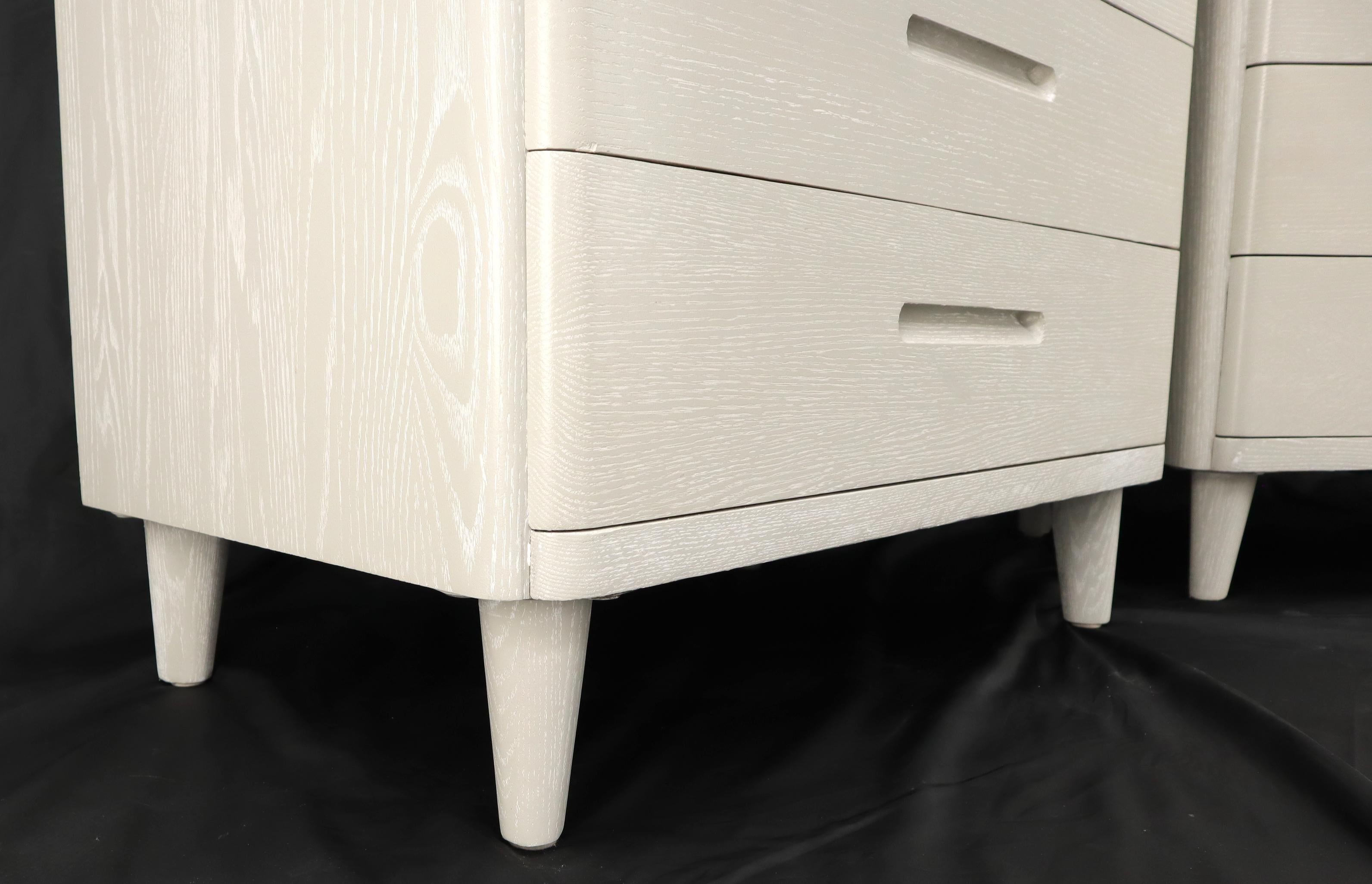 Mid-Century Modern Pair of Restored Solid Oak Cerused White & Grey Finish 4 Drawers Bachelor Chests For Sale
