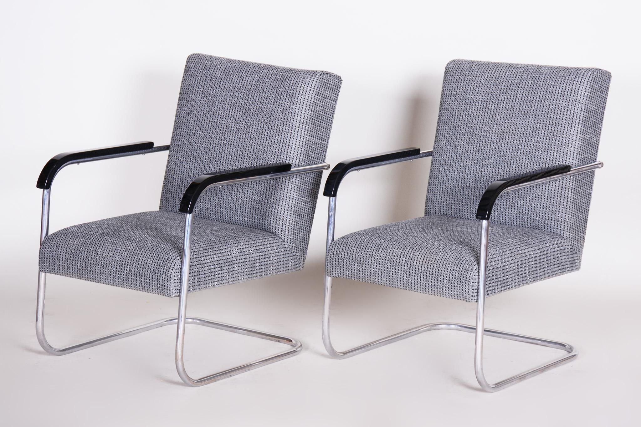 Paar restaurierte Thonet-Rohrsessel von Anton Lorenz:: neu gepolstert:: 1930er Jahre im Zustand „Gut“ im Angebot in Brandys nad Labem, Středočeský kraj