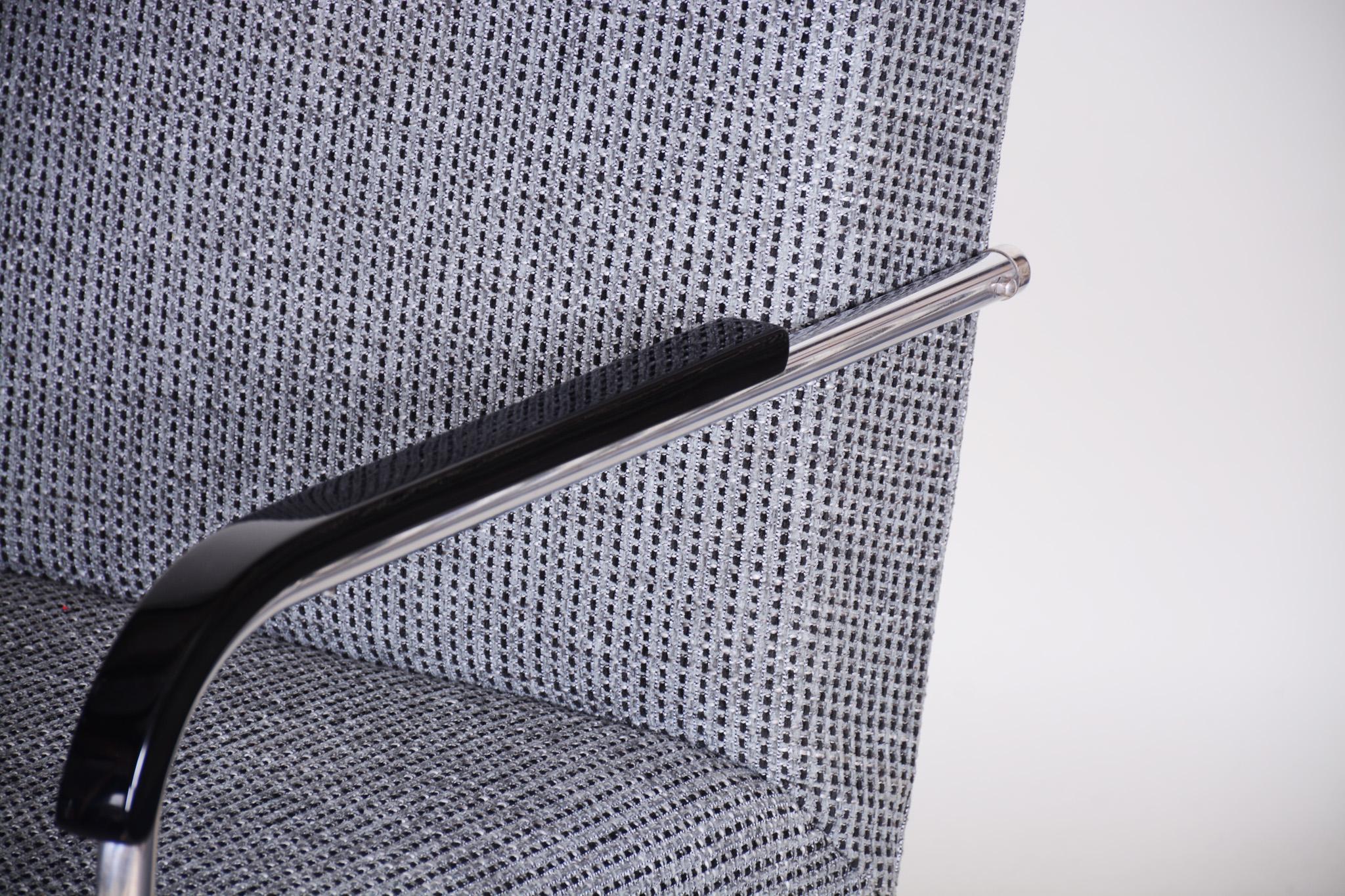 Tissu d'ameublement Paire de fauteuils Thonet tubulaires restaurés par Anton Lorenz:: nouvelle tapisserie:: années 1930 en vente