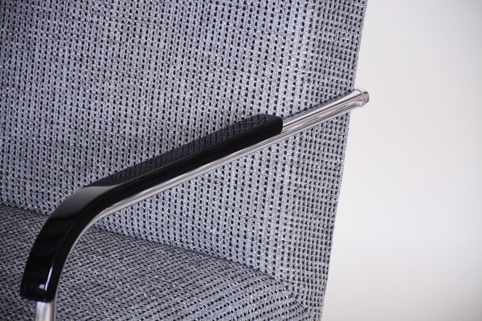 Paar restaurierte Thonet-Rohrsessel von Anton Lorenz:: neu gepolstert:: 1930er Jahre (Polster) im Angebot
