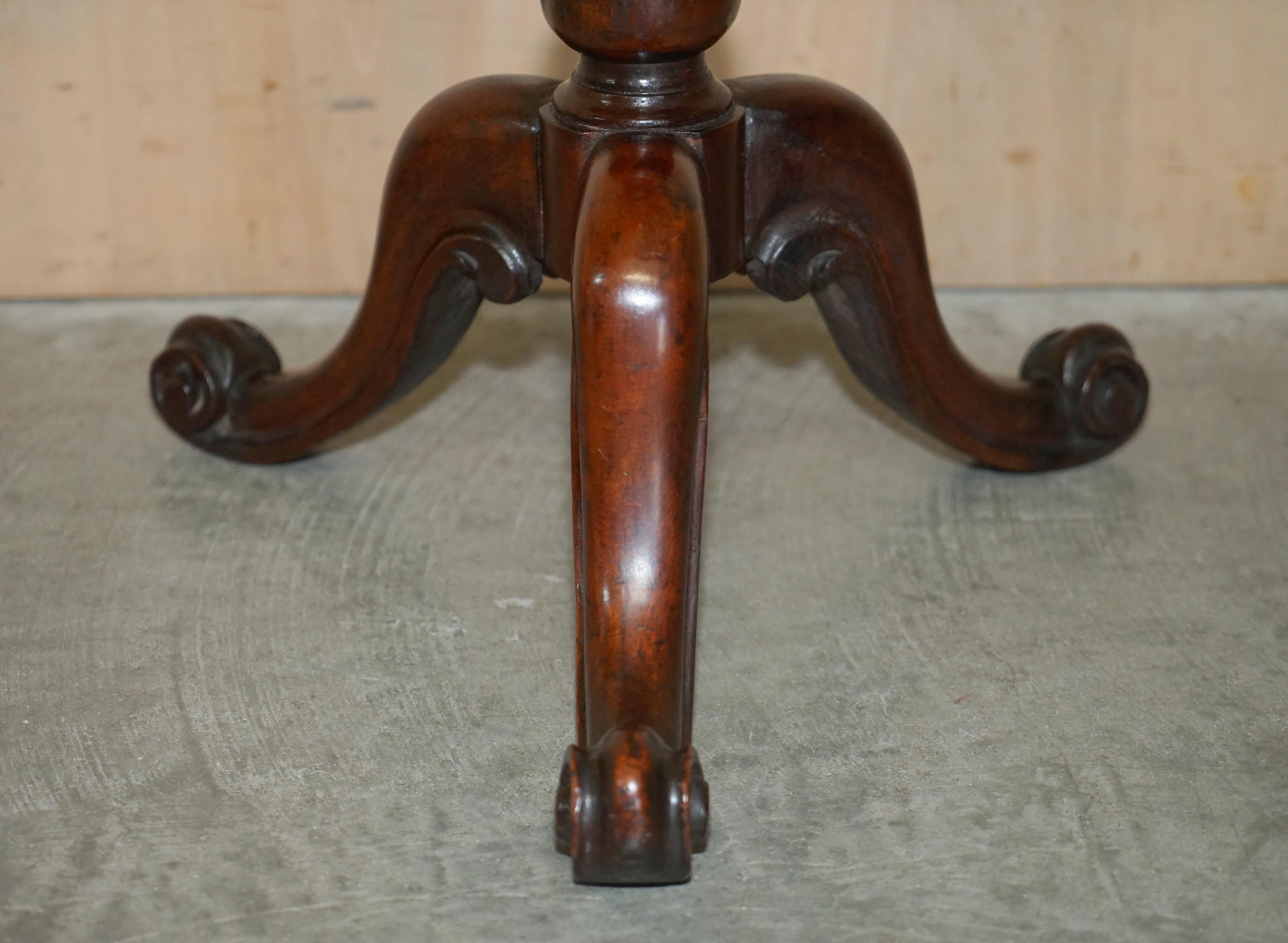 Pair of Restored Victorian Burr Walnut Tripod Side End Lamp Tables circa 1860 For Sale 5