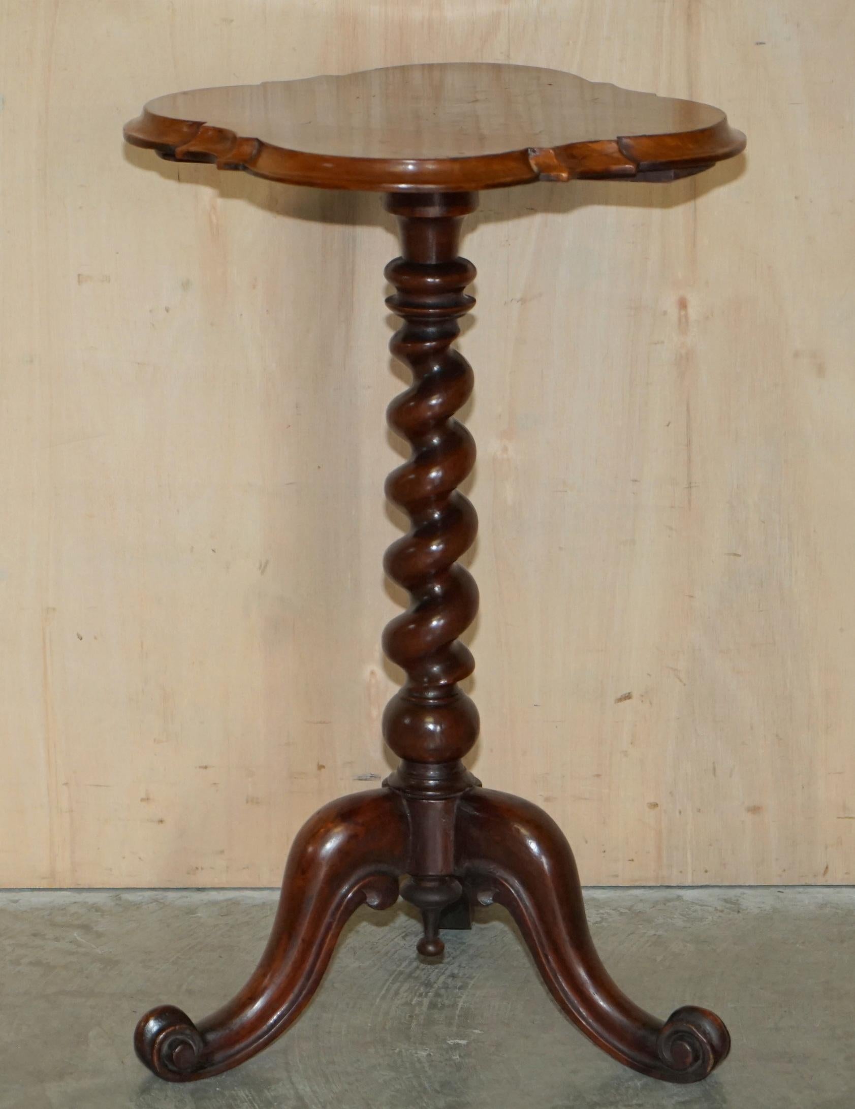 Pair of Restored Victorian Burr Walnut Tripod Side End Lamp Tables circa 1860 For Sale 7