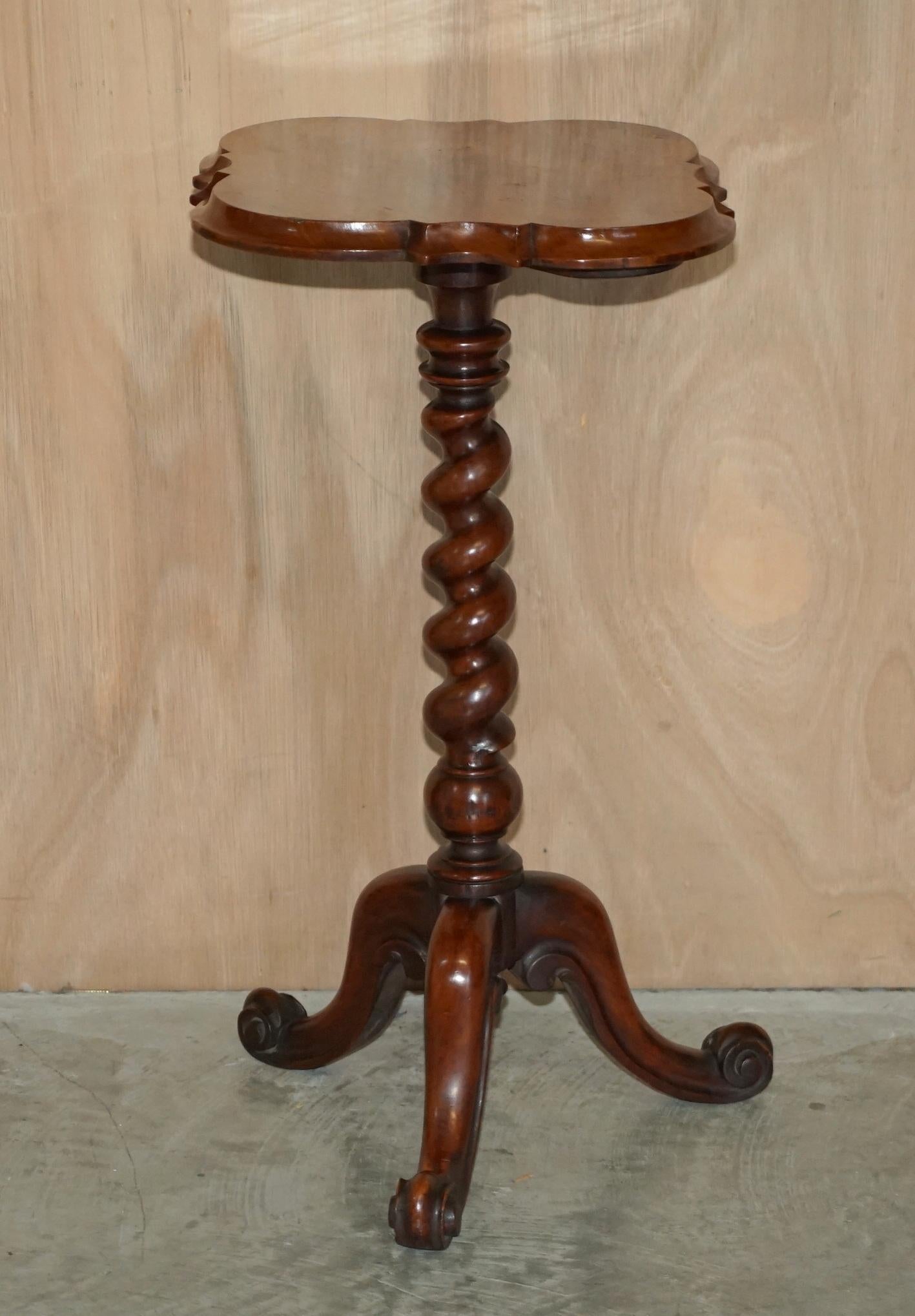 Pair of Restored Victorian Burr Walnut Tripod Side End Lamp Tables circa 1860 For Sale 10